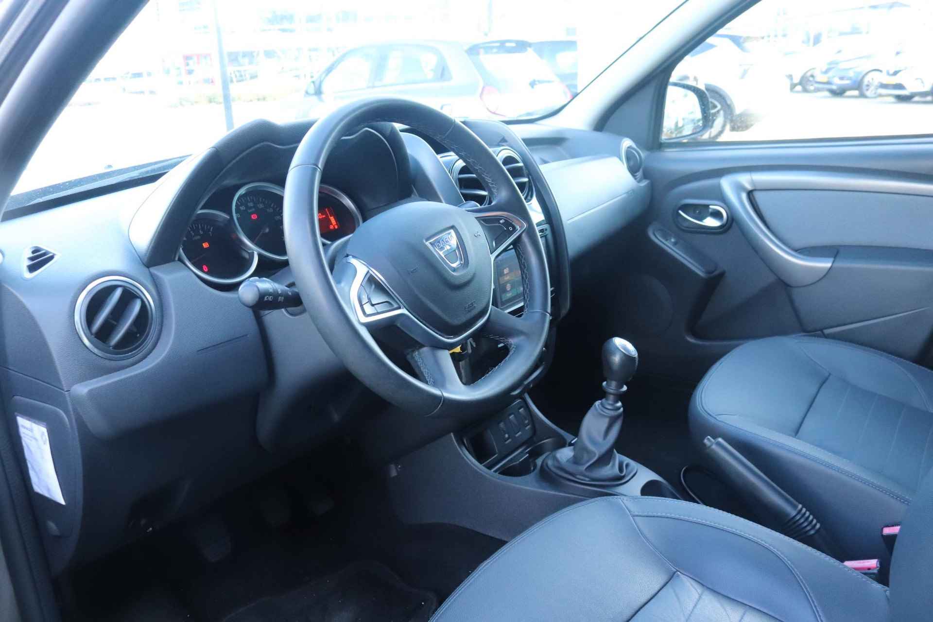 Dacia Duster 1.2 TCe 4x2 Blackshadow | Leder | Camera | Navigatie | Cruise Control | Climate Control | - 10/30