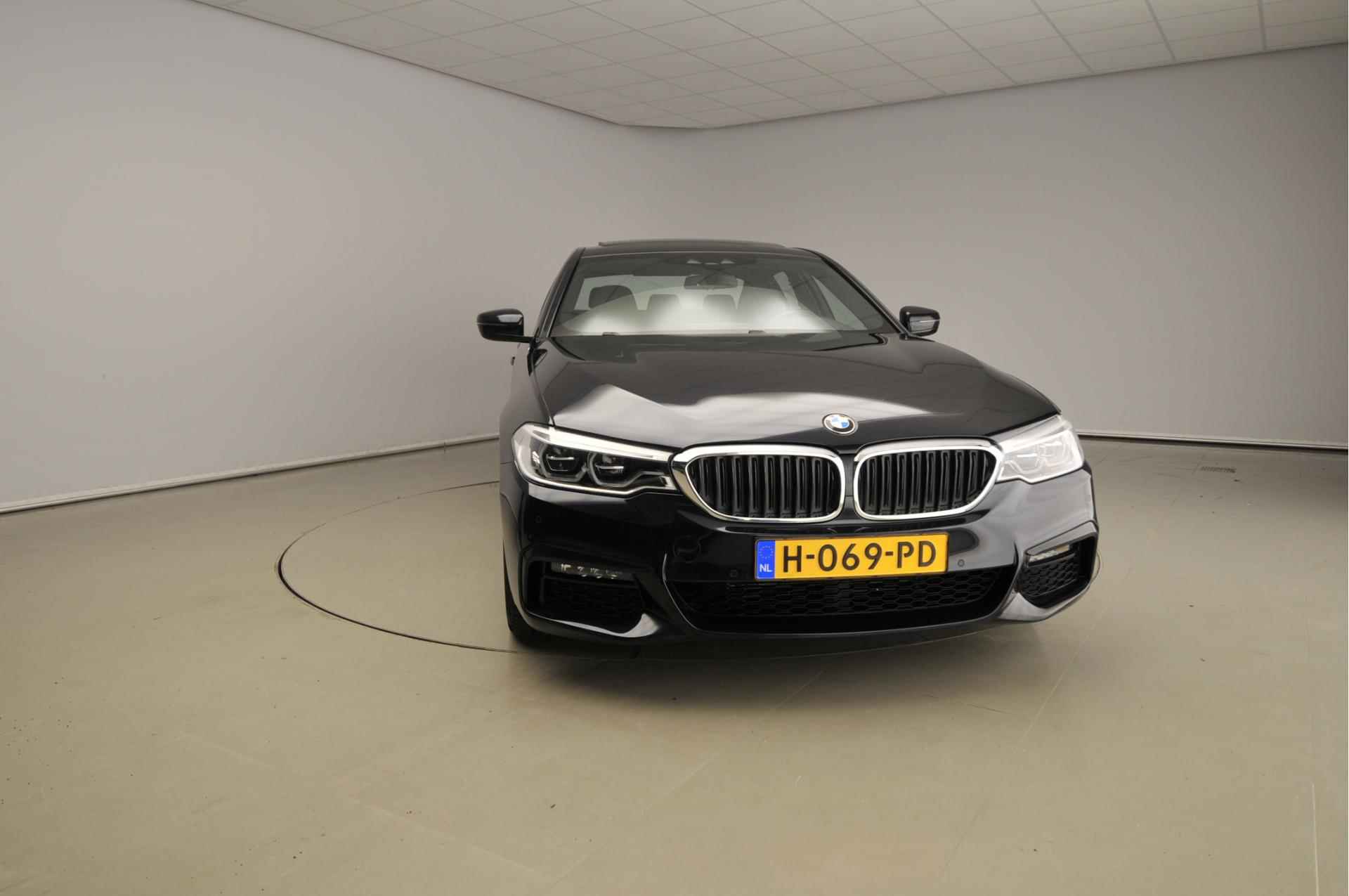 BMW 5 Serie Sedan 520i | M-Sportpakket | LED | Leder | Navigatie | Schuifdak | Chrome line | Comfortzetels | DAB | Hifi speakers | Alu 19 inch - 6/39