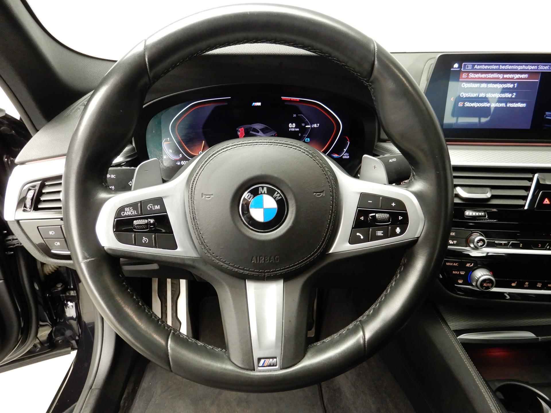 BMW 5 Serie Sedan 520i | M-Sportpakket | LED | Leder | Navigatie | Schuifdak | Chrome line | Comfortzetels | DAB | Hifi speakers | Alu 19 inch - 11/39