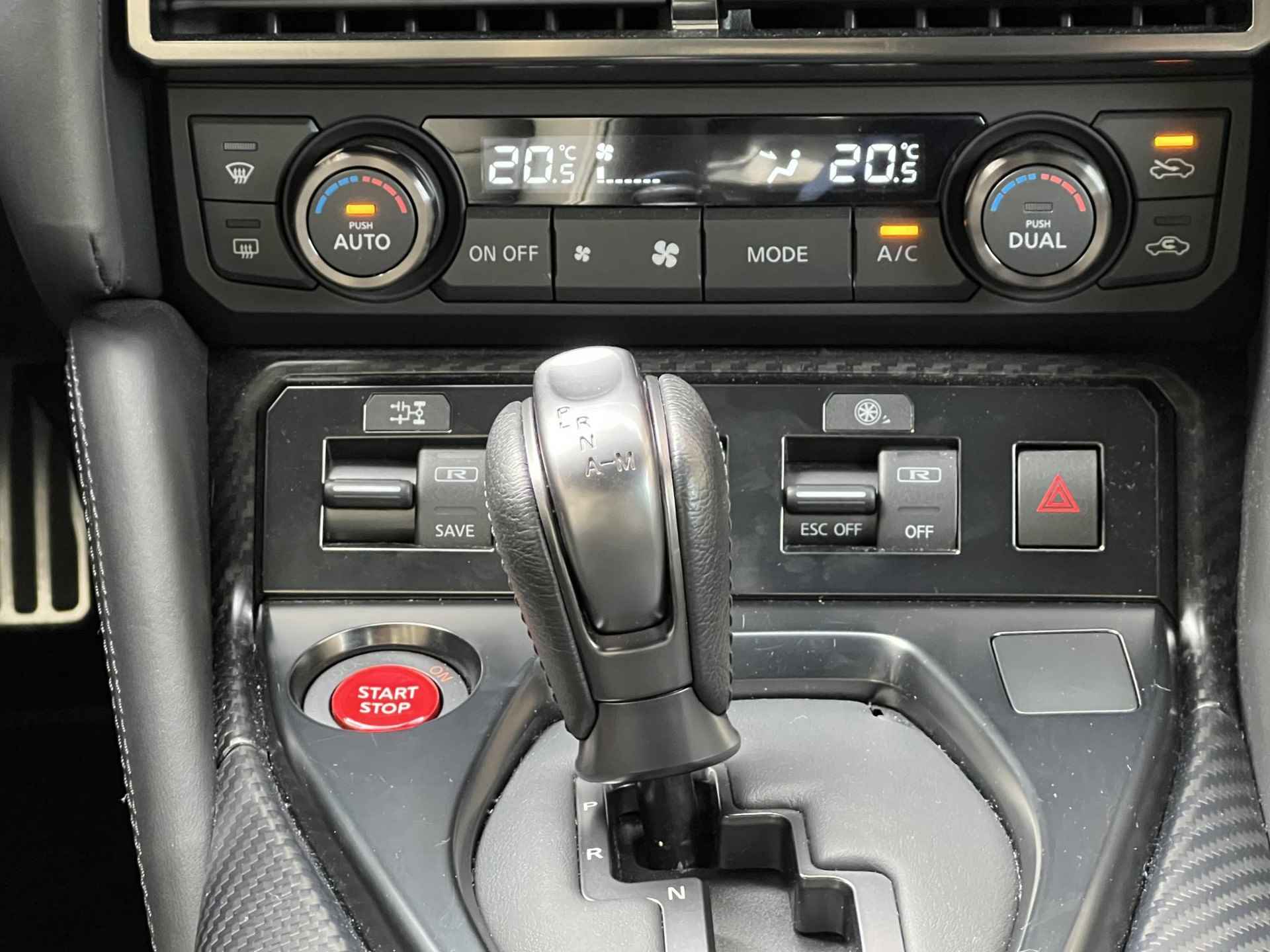 Nissan GT-R 3.8 V6 Black Edition Cruise Control | Navigatie | PDC | Camera | Climate Control | Bose Premium Sound | Brembo Remmen | Titanium uitlaat | Apple Carplay | Lederen Kuipstoelen | Black Edition | - 18/49