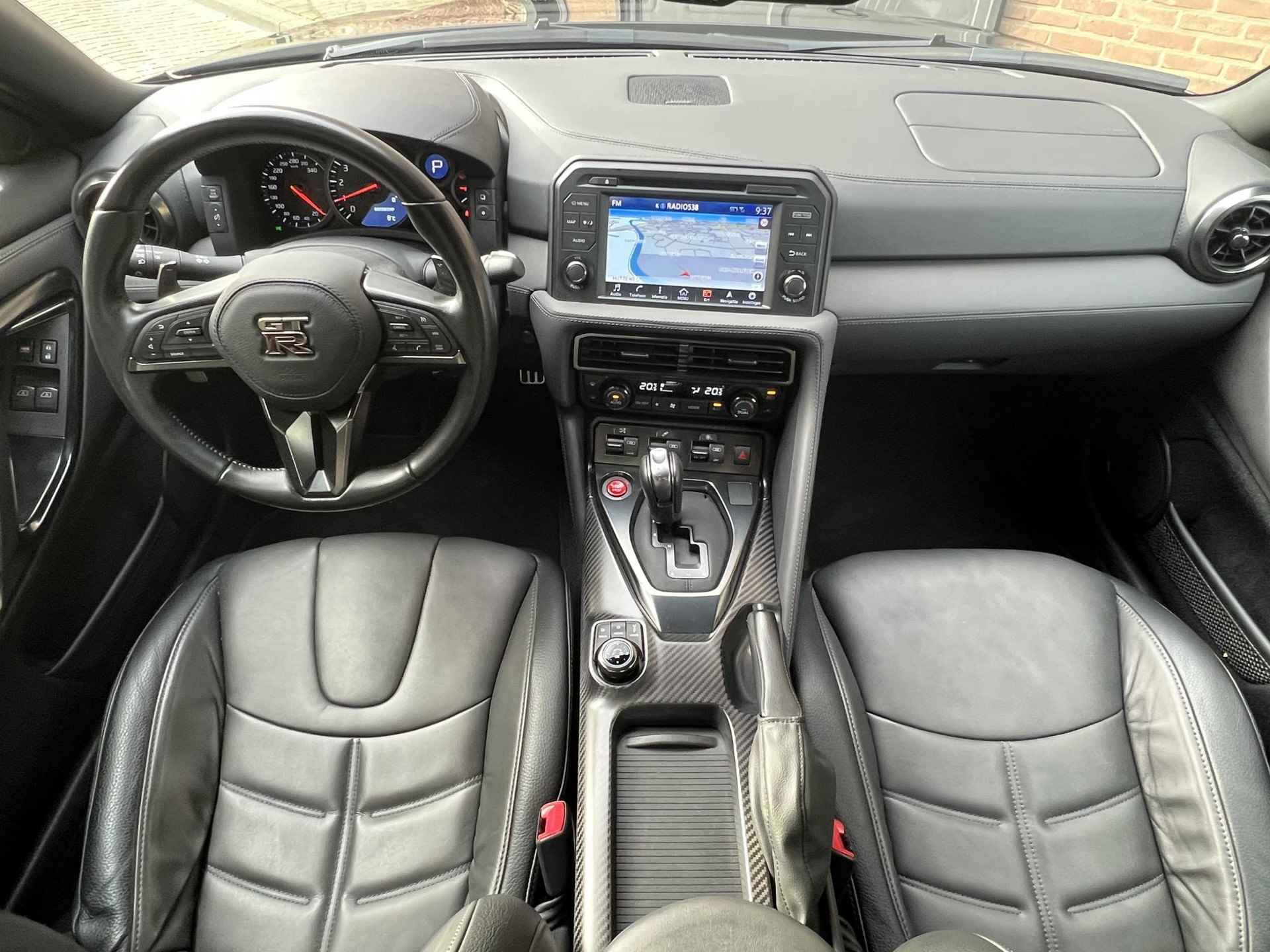 Nissan GT-R 3.8 V6 Black Edition Cruise Control | Navigatie | PDC | Camera | Climate Control | Bose Premium Sound | Brembo Remmen | Titanium uitlaat | Apple Carplay | Lederen Kuipstoelen | Black Edition | - 24/49