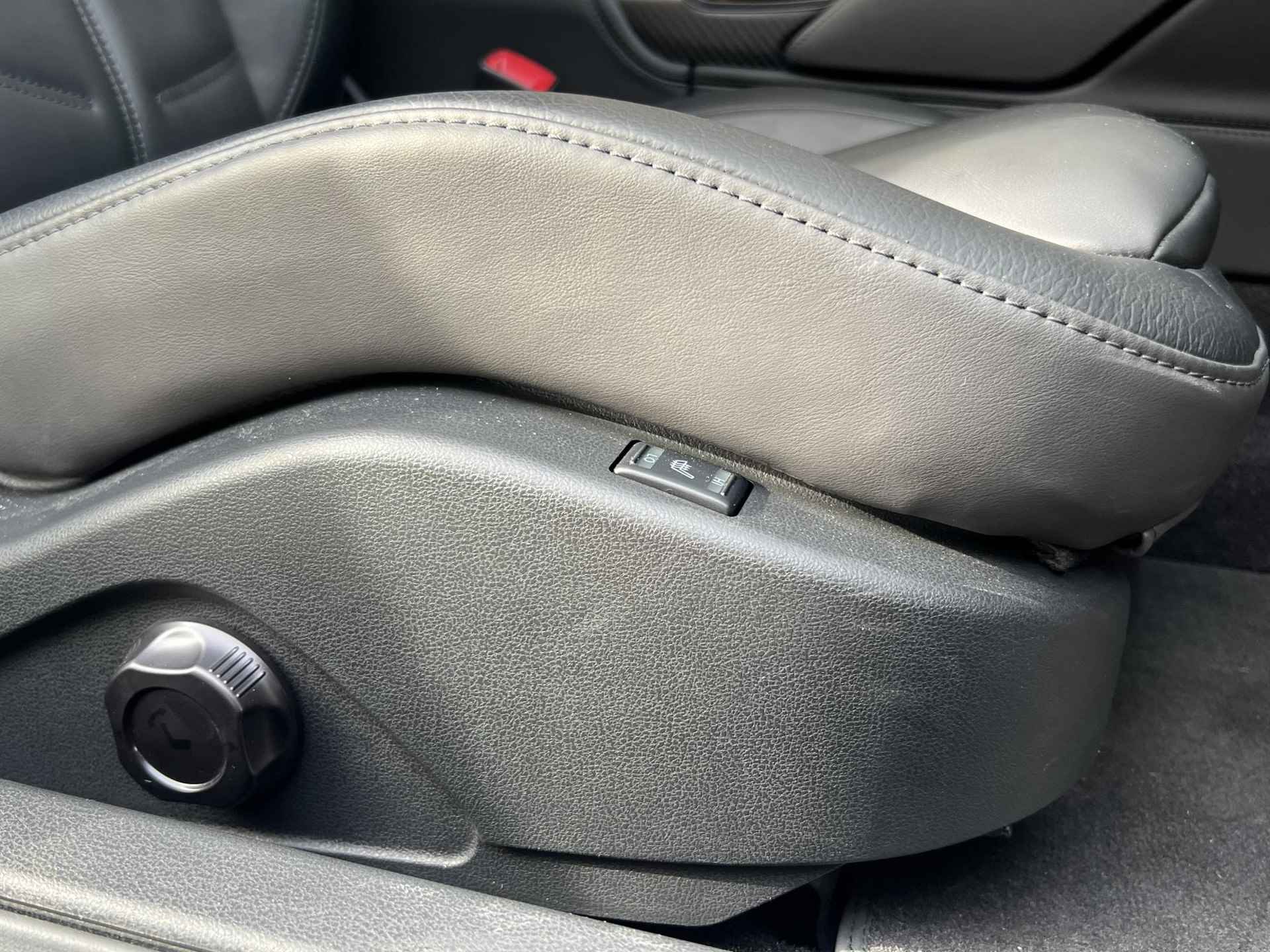 Nissan GT-R 3.8 V6 Black Edition Cruise Control | Navigatie | PDC | Camera | Climate Control | Bose Premium Sound | Brembo Remmen | Titanium uitlaat | Apple Carplay | Lederen Kuipstoelen | Black Edition | - 30/49