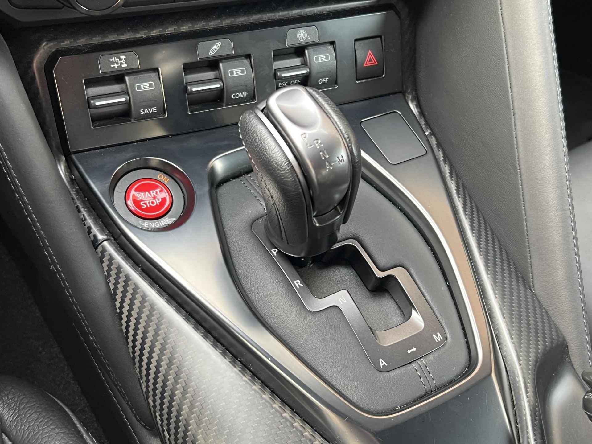 Nissan GT-R 3.8 V6 Black Edition Cruise Control | Navigatie | PDC | Camera | Climate Control | Bose Premium Sound | Brembo Remmen | Titanium uitlaat | Apple Carplay | Lederen Kuipstoelen | Black Edition | - 32/49