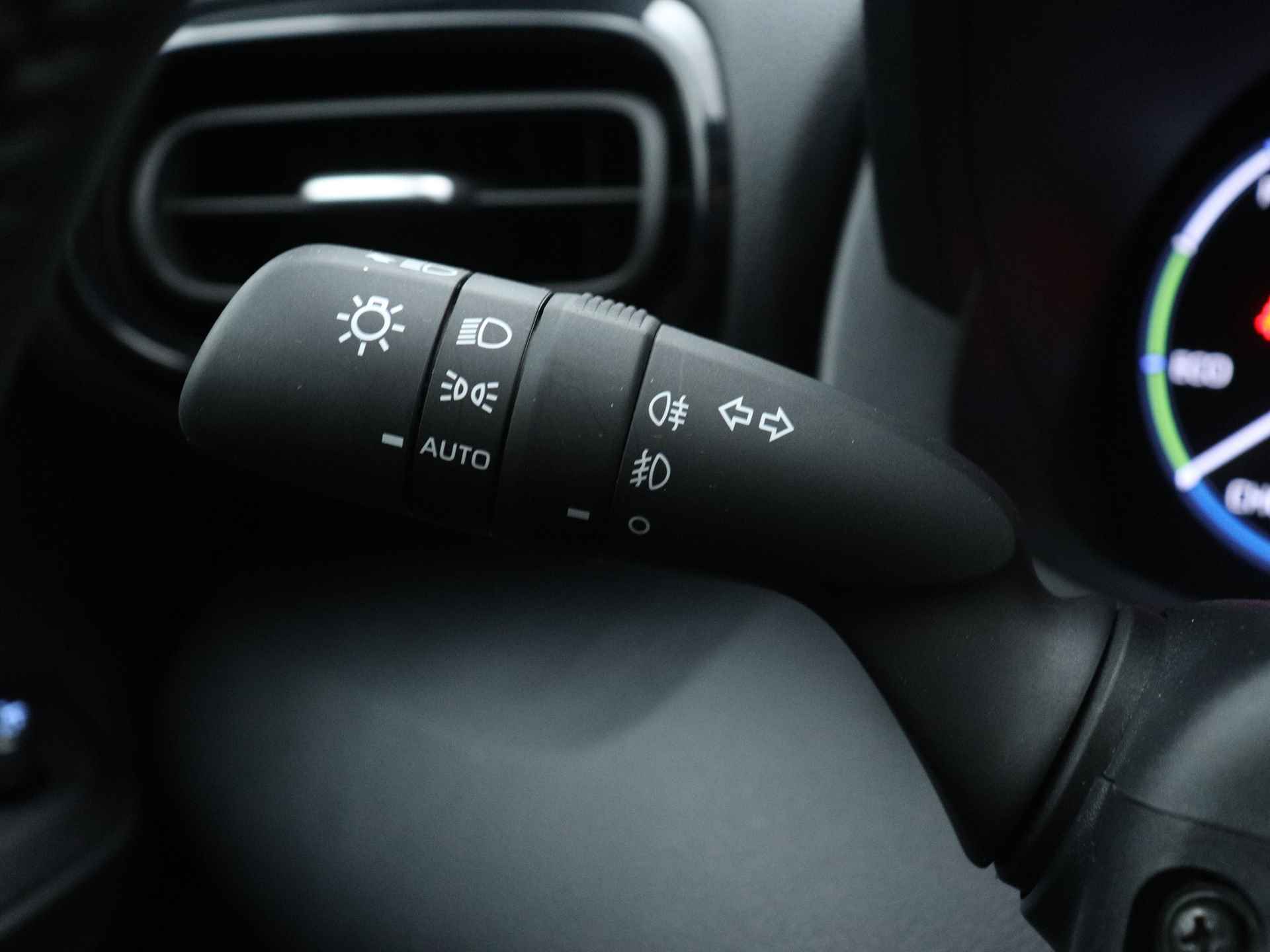 Toyota Yaris Cross 1.5 Hybrid Dynamic Plus Limited | Dodehoek sensor | Parkeersensor voor en achter | Voorstoelen verwarmd | - 24/46
