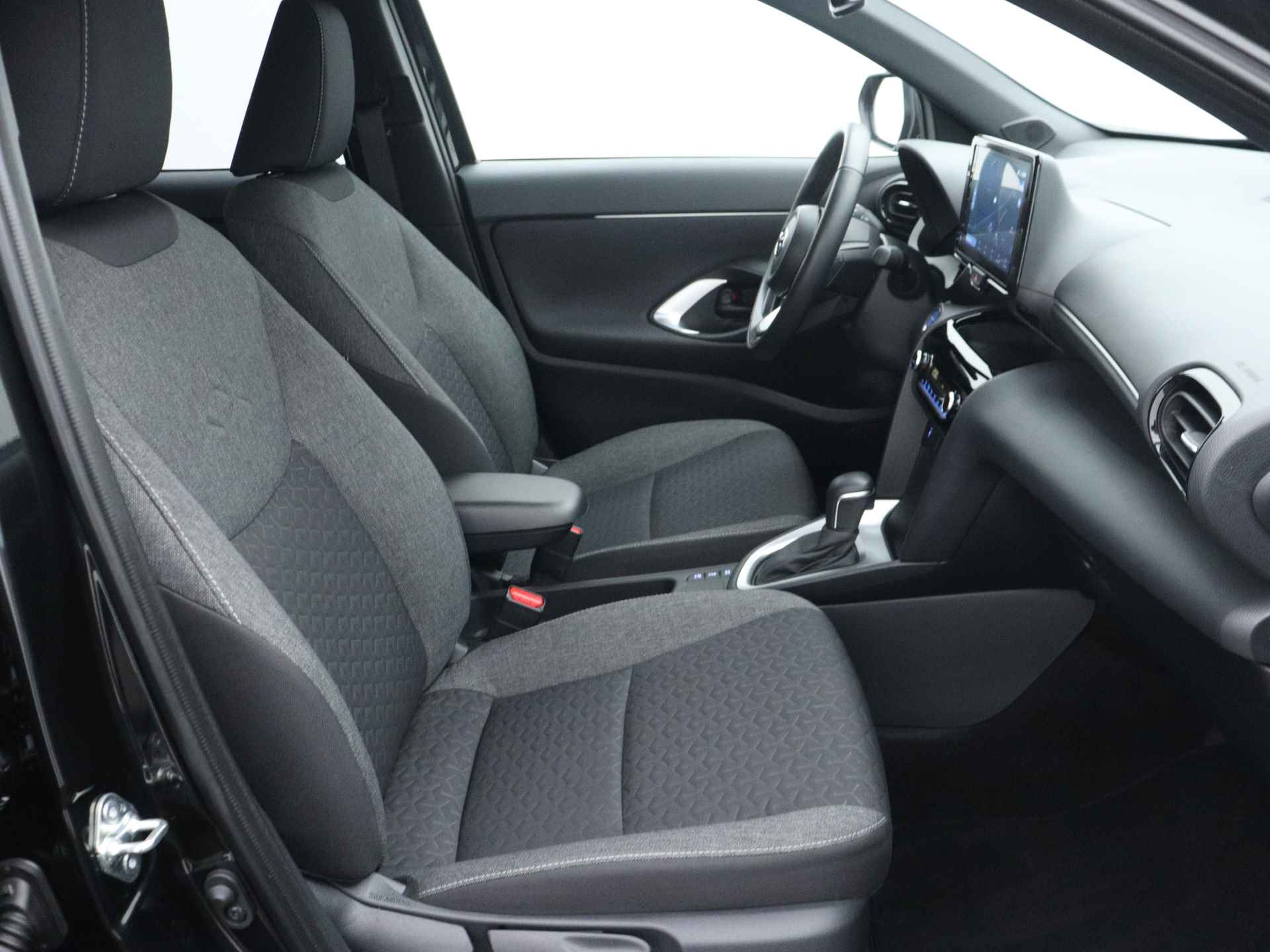 Toyota Yaris Cross 1.5 Hybrid Dynamic Plus Limited | Dodehoek sensor | Parkeersensor voor en achter | Voorstoelen verwarmd | - 31/46