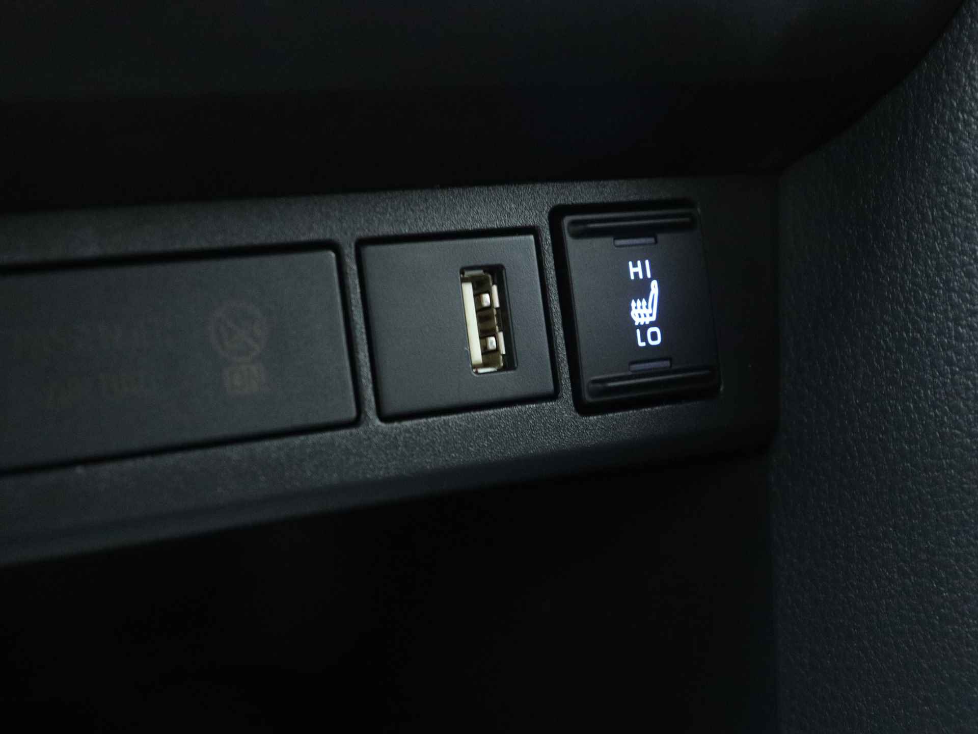 Toyota Yaris Cross 1.5 Hybrid Dynamic Plus Limited | Dodehoek sensor | Parkeersensor voor en achter | Voorstoelen verwarmd | - 36/46