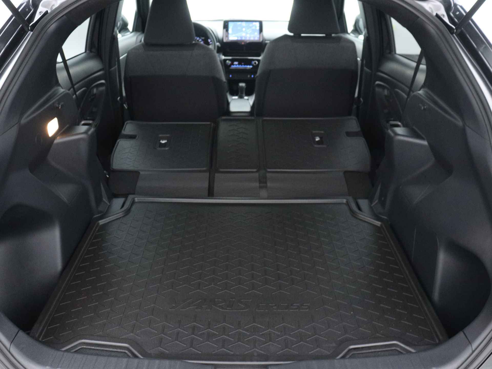 Toyota Yaris Cross 1.5 Hybrid Dynamic Plus Limited | Dodehoek sensor | Parkeersensor voor en achter | Voorstoelen verwarmd | - 39/46