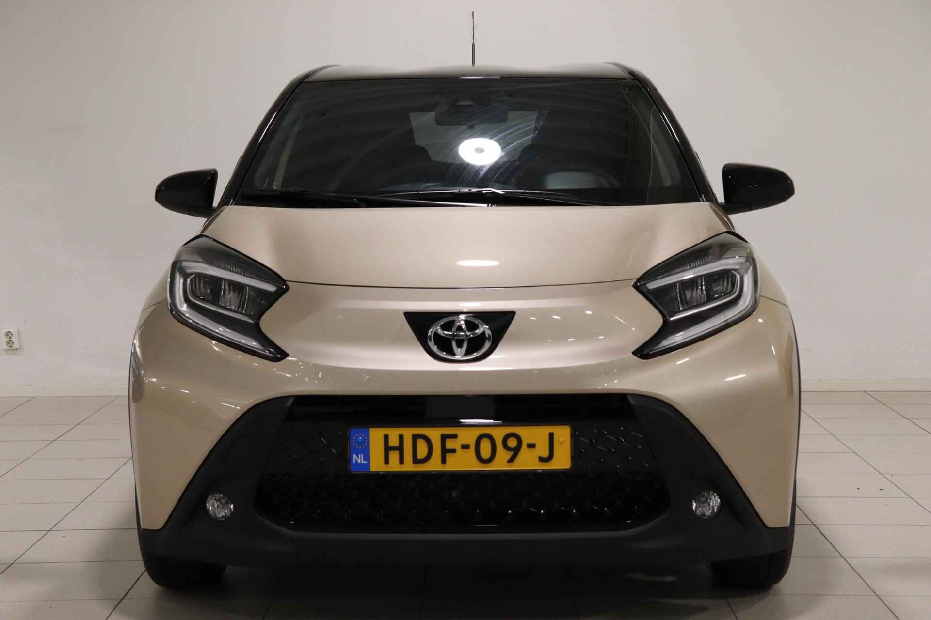 Toyota Aygo X 1.0 VVT-i MT Pulse, Apple CarPlay en Android Auto, Parkeercamera, Adaptive Cruise control & Climate control! - 4/31