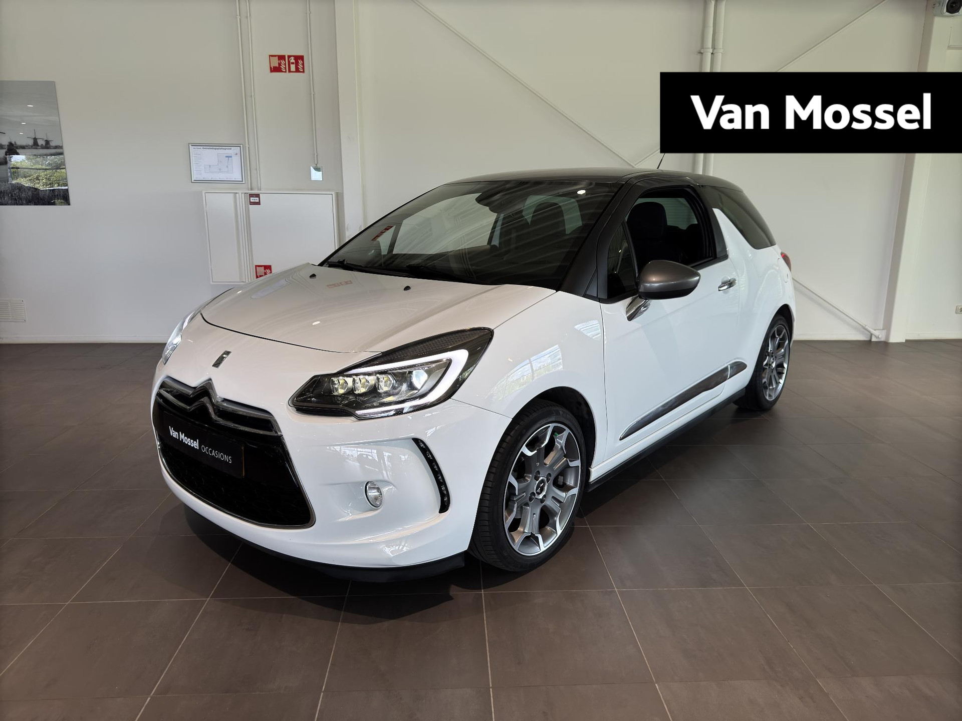 DS 3 1.2 PureTech So Chic | VOL AUTOMAAT  |  CLIMATE CONTROL  |  NAVIGATIE | KEURIG |