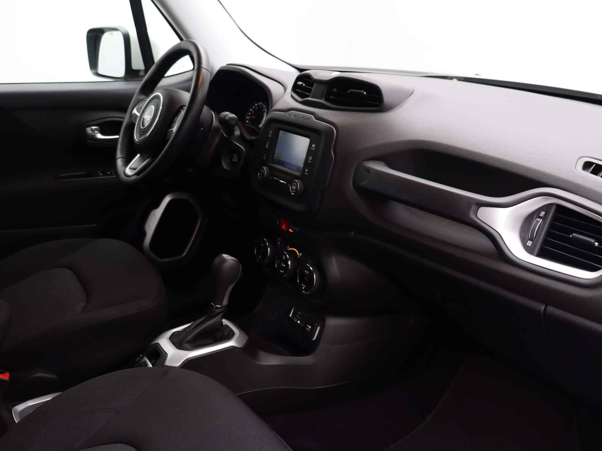 Jeep Renegade 1.4 MultiAir Longitude | Navigatie | Climate control | Parkeersensoren - 21/25