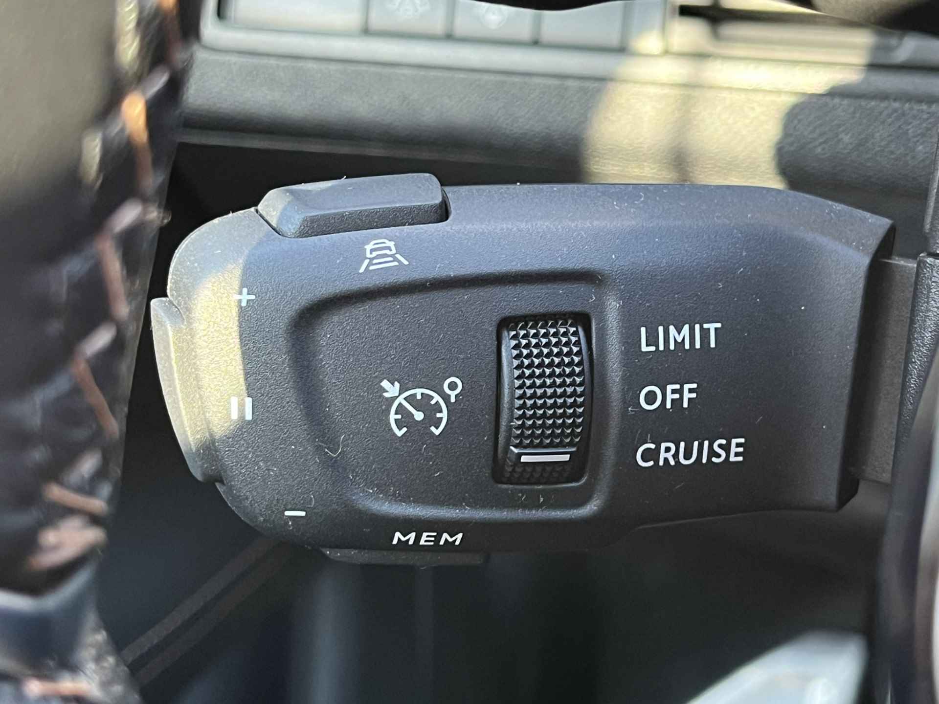 Peugeot 3008 1.2 130PK GT | Adaptieve Cruise | Stoelverwarming | Apple/Android Carplay | Navigatie | Camera | Bla LED | Getint Glas | Climate Control - 5/53