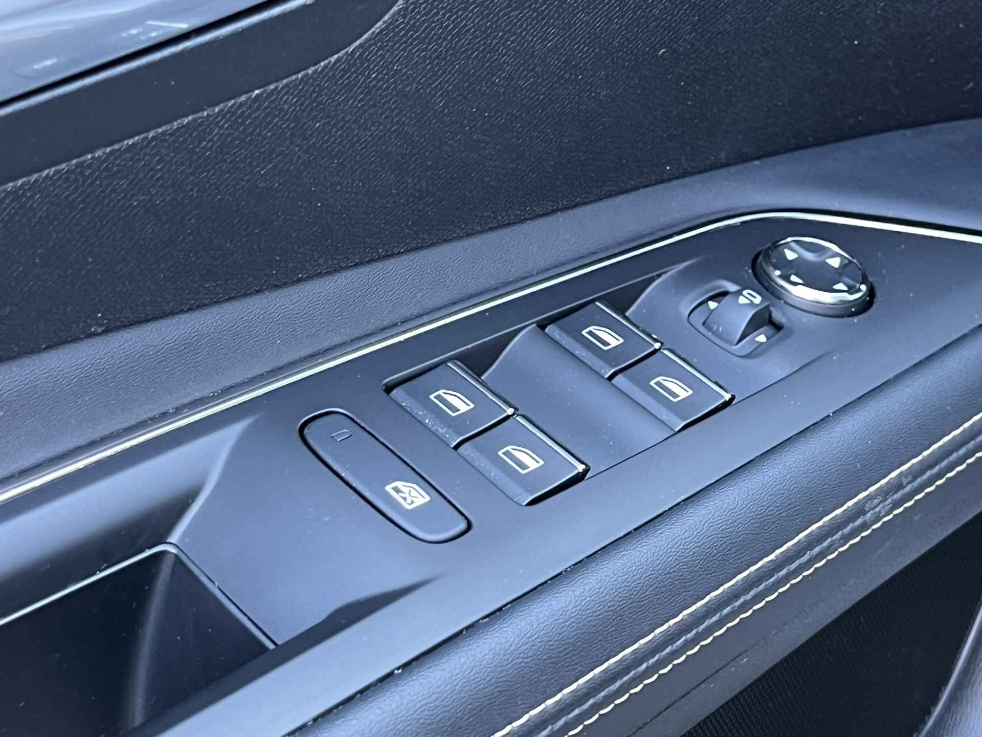 Peugeot 3008 1.2 130PK GT | Adaptieve Cruise | Stoelverwarming | Apple/Android Carplay | Navigatie | Camera | Bla LED | Getint Glas | Climate Control - 17/53
