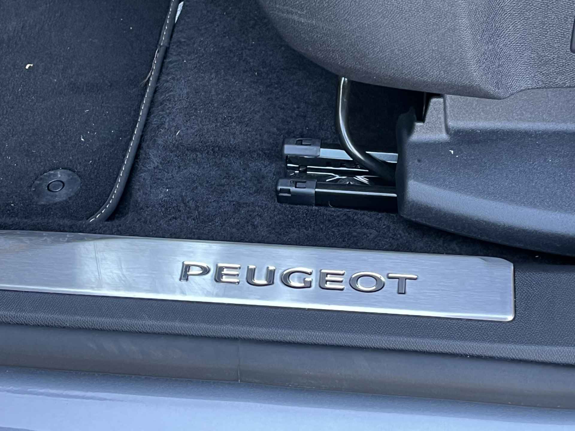 Peugeot 3008 1.2 130PK GT | Adaptieve Cruise | Stoelverwarming | Apple/Android Carplay | Navigatie | Camera | Bla LED | Getint Glas | Climate Control - 18/53