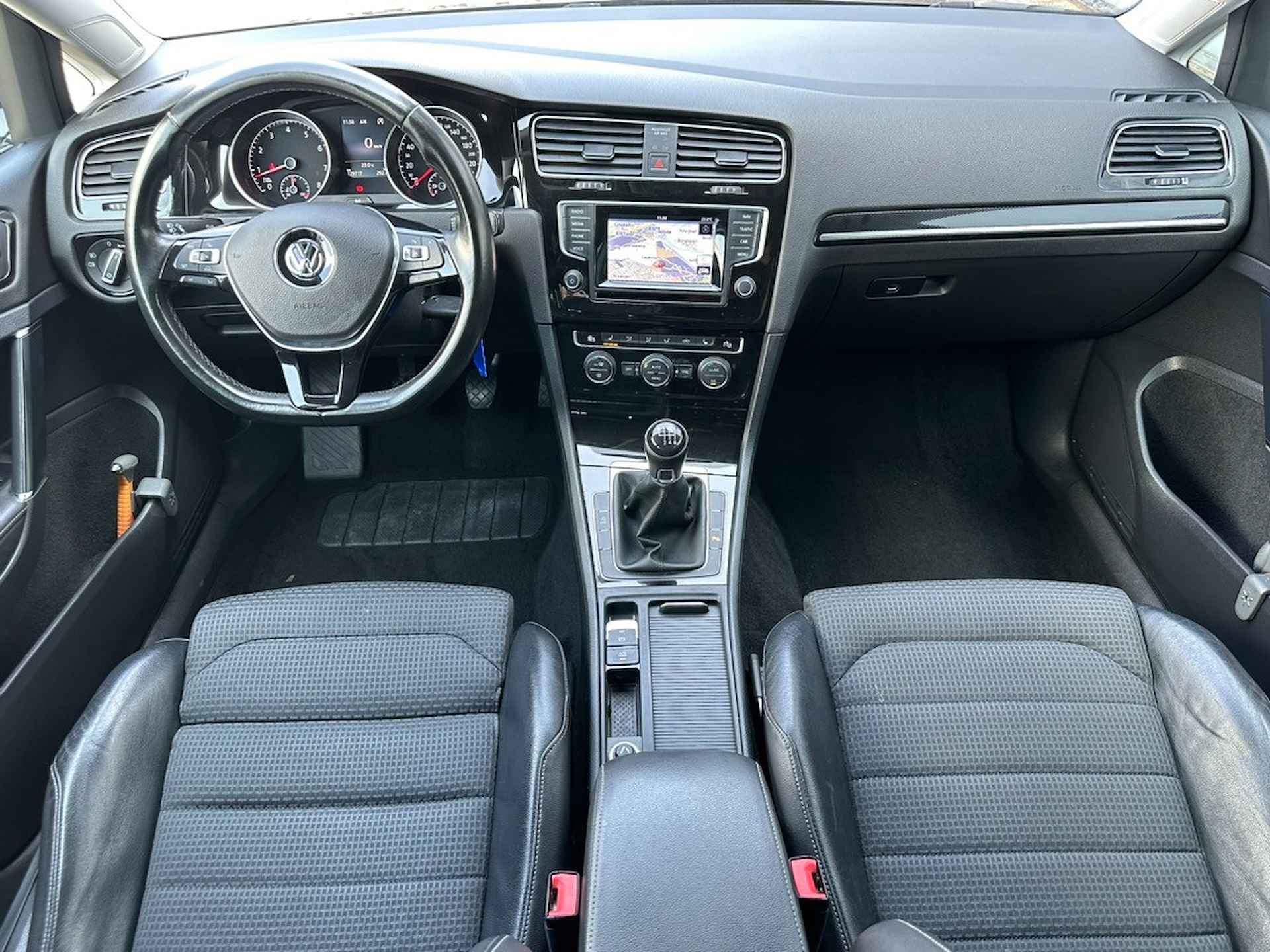 Volkswagen GOLF Variant 1.4 TSI Highline | Business Edition | Stoel Massage | Navi | Interesse, Proefrit? Bel of app met: 06-24 28 28 42 - 11/38