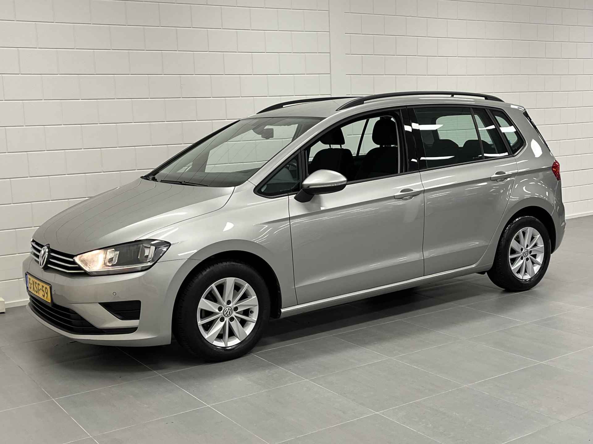 Volkswagen Golf Sportsvan 1.2 TSI Comfortline NAVIGATIE  | LICHTMETALEN VELGEN | CLIMATE CONTROL | LAGE KM STAND! - 4/44