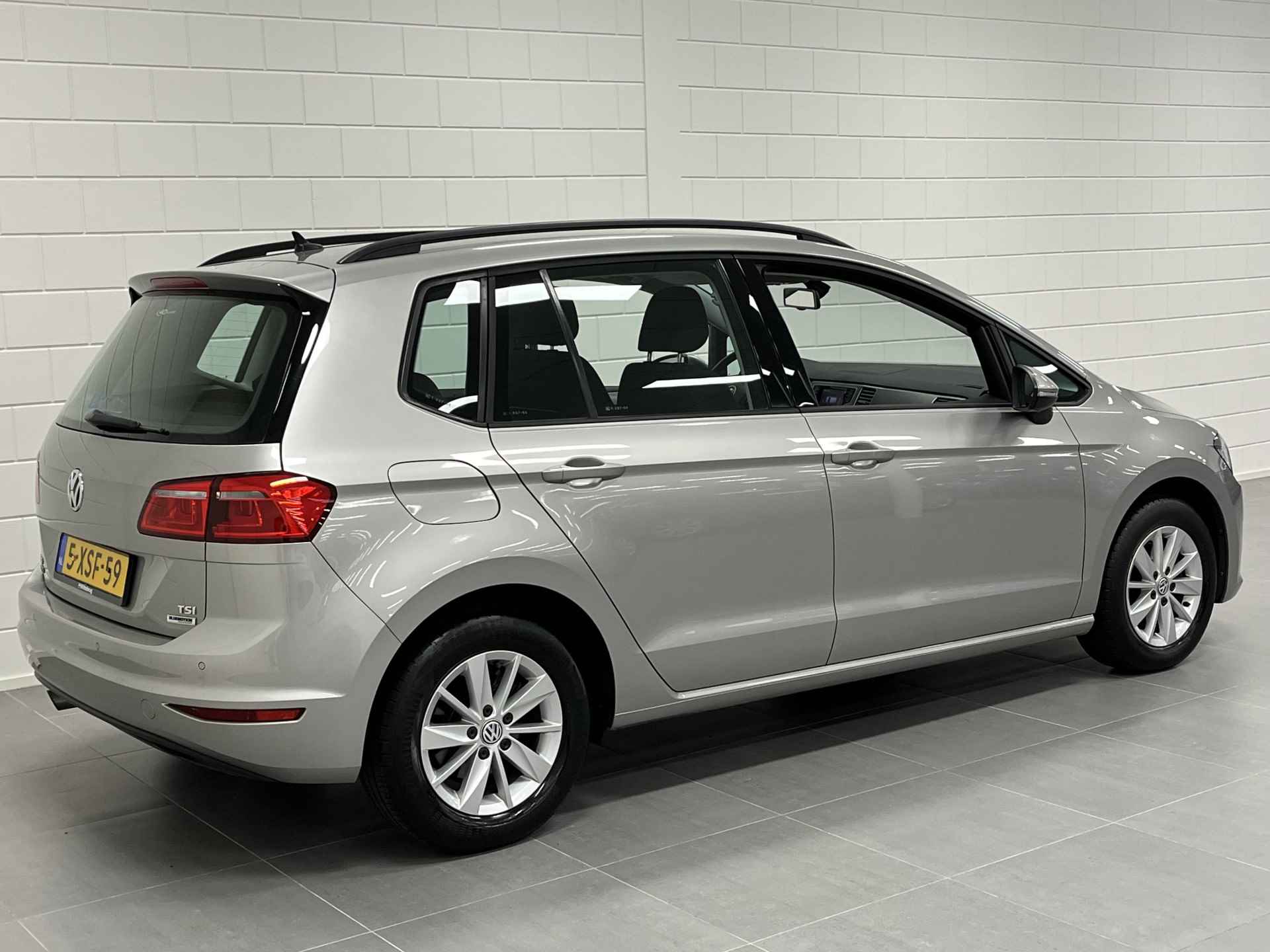 Volkswagen Golf Sportsvan 1.2 TSI Comfortline NAVIGATIE  | LICHTMETALEN VELGEN | CLIMATE CONTROL | LAGE KM STAND! - 5/44