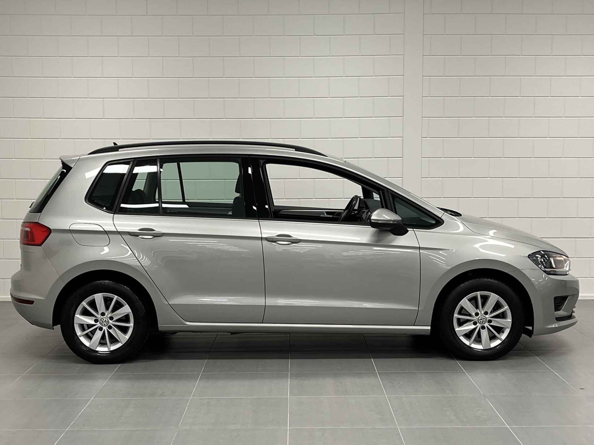 Volkswagen Golf Sportsvan 1.2 TSI Comfortline NAVIGATIE  | LICHTMETALEN VELGEN | CLIMATE CONTROL | LAGE KM STAND! - 8/44