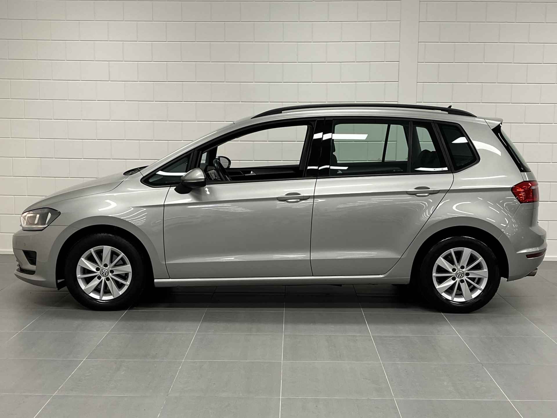 Volkswagen Golf Sportsvan 1.2 TSI Comfortline NAVIGATIE  | LICHTMETALEN VELGEN | CLIMATE CONTROL | LAGE KM STAND! - 9/44