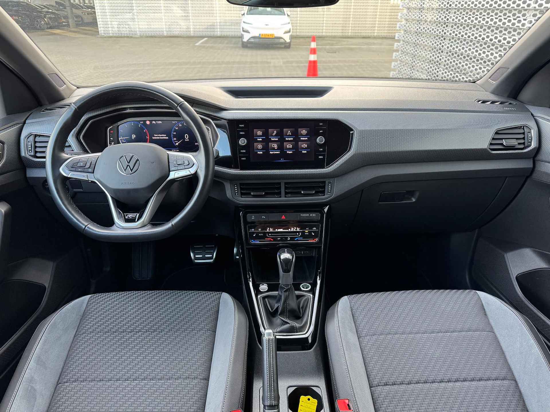 Volkswagen T-Cross 1.0 TSI 110PK R-Line / R-Line Interieur + Exterieur / Digitale Cockpit / 18" LMV / LED / Stoelverwarming - 14/29