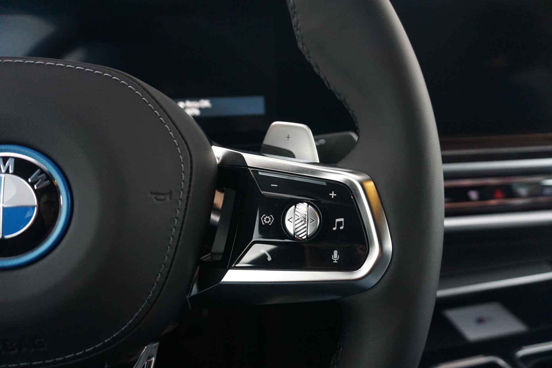 BMW 7 Serie Sedan 750e xDrive | M Sportpakket Pro | Innovation Pakket | Connosseur Pakket | Klima Akustik Pakket | Individual Interieur - 12/23
