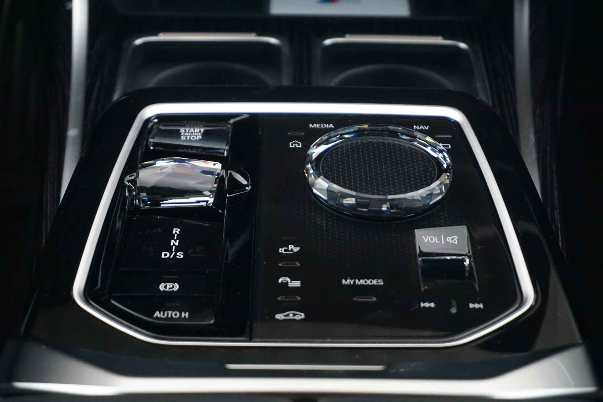 BMW 7 Serie Sedan 750e xDrive | M Sportpakket Pro | Innovation Pakket | Connosseur Pakket | Klima Akustik Pakket | Individual Interieur - 17/23