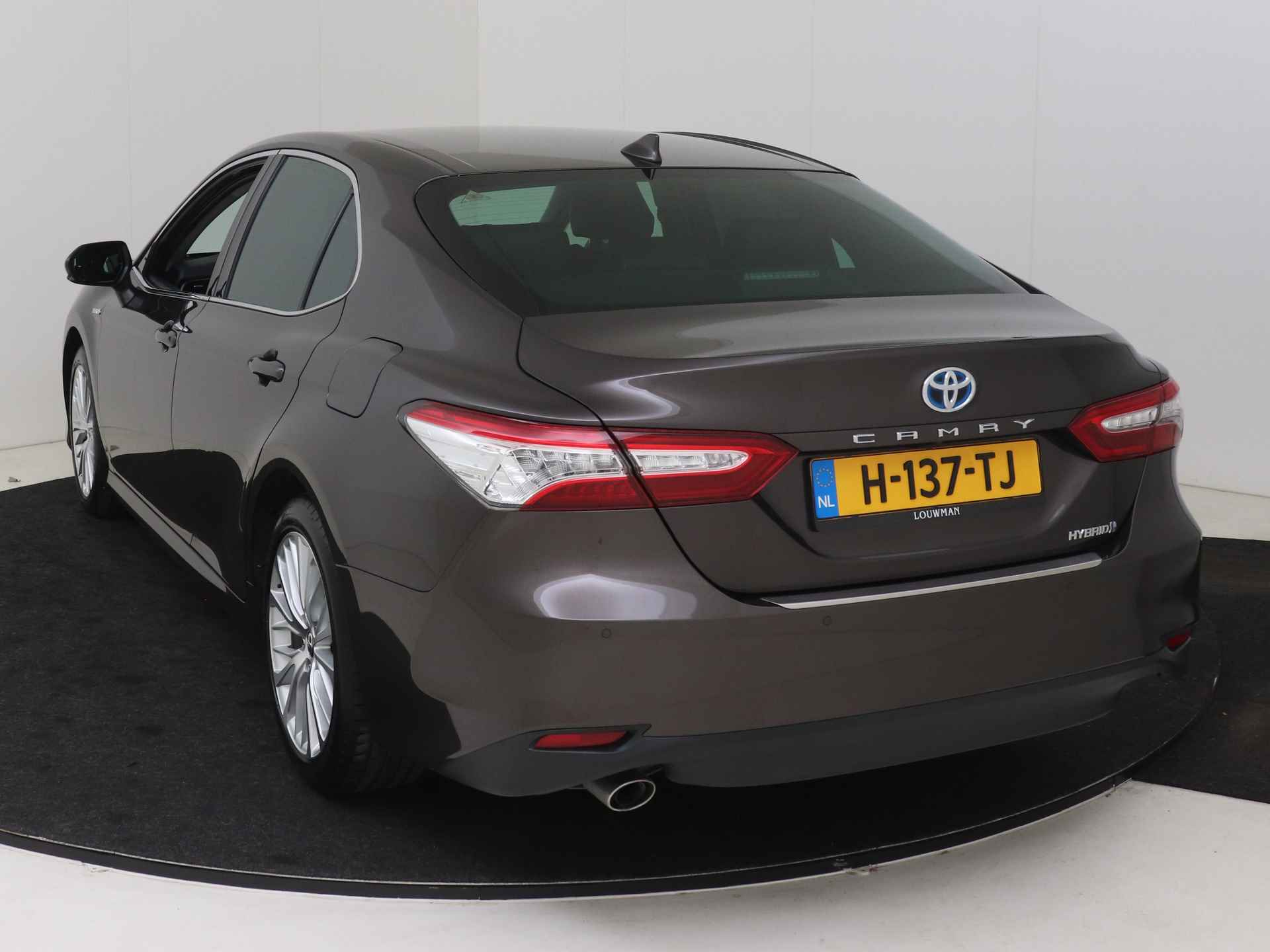 Toyota Camry 2.5 Hybrid Premium I Navigatie I Climate Control I Cruise Control Adaptief I Camera I Lederen Bekleding I 1e Eigenaar I Stoelverwarming Voor I Keyless Entry/Start I - 16/47