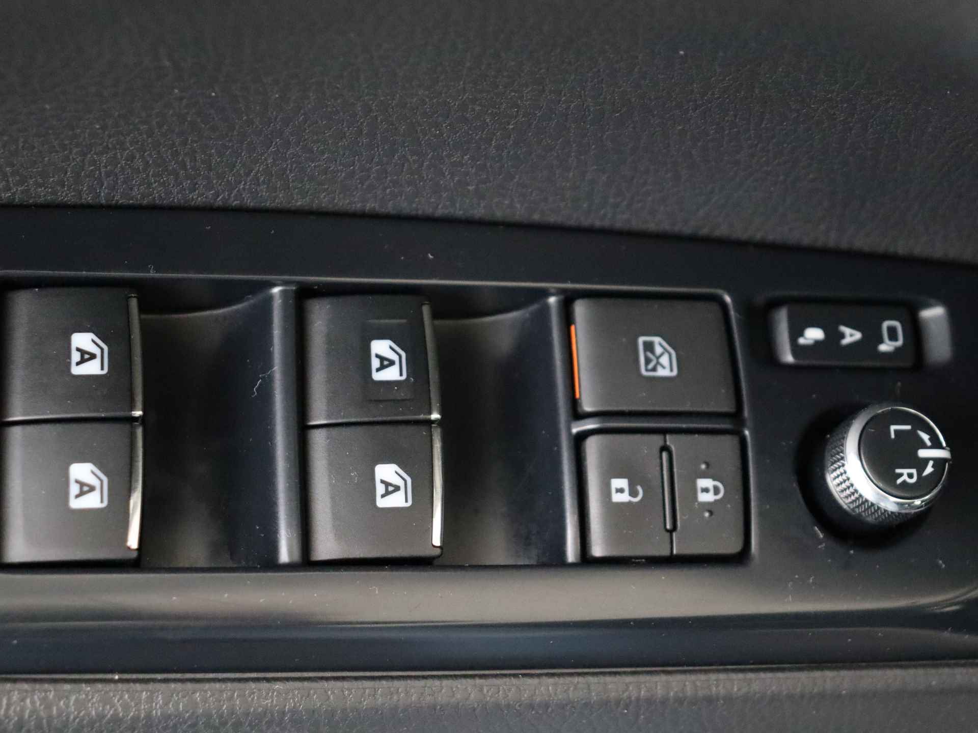 Toyota Camry 2.5 Hybrid Premium I Navigatie I Climate Control I Cruise Control Adaptief I Camera I Lederen Bekleding I 1e Eigenaar I Stoelverwarming Voor I Keyless Entry/Start I - 31/47