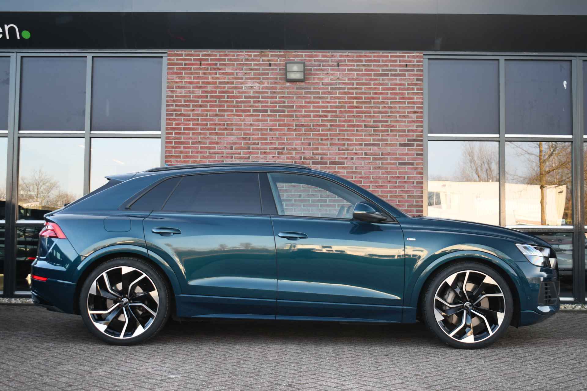 Audi Q8 55 TFSI e quattro S-Line S-zetels Pano 23inch Trekh B&O ACC Softclose - 32/86