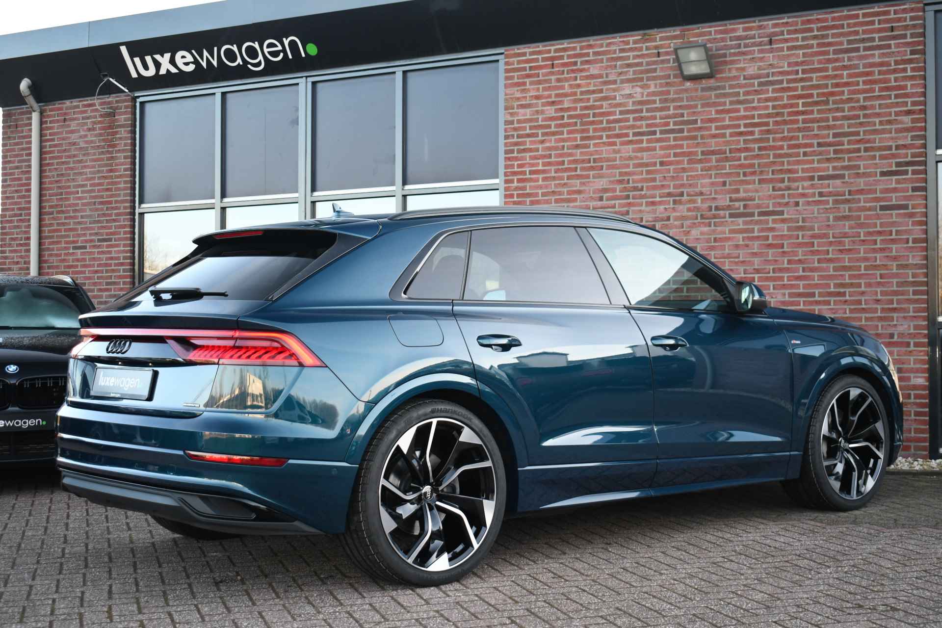 Audi Q8 55 TFSI e quattro S-Line S-zetels Pano 23inch Trekh B&O ACC Softclose - 42/86