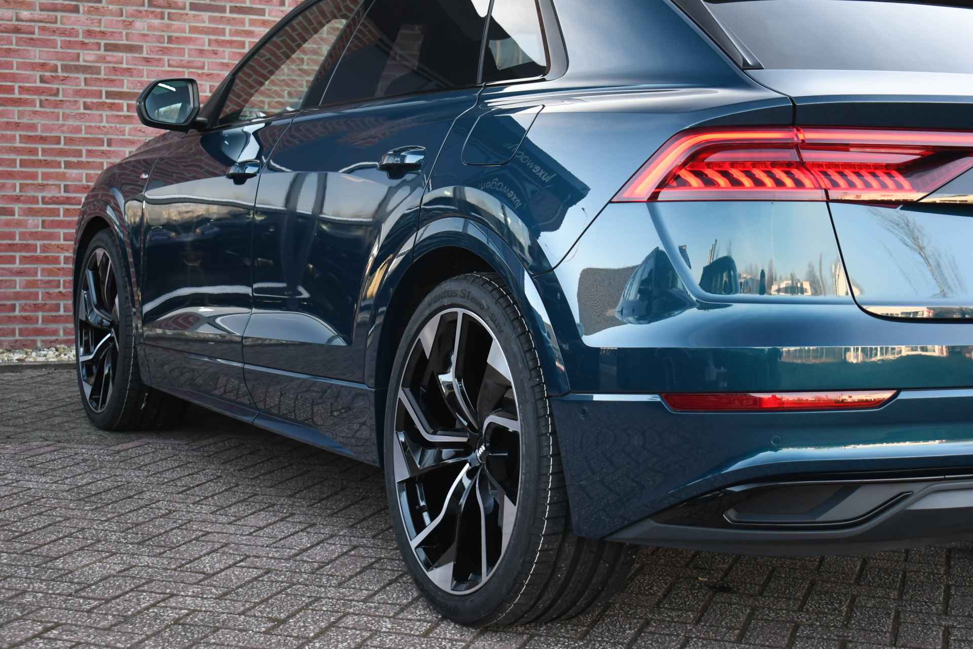 Audi Q8 55 TFSI e quattro S-Line S-zetels Pano 23inch Trekh B&O ACC Softclose - 44/86