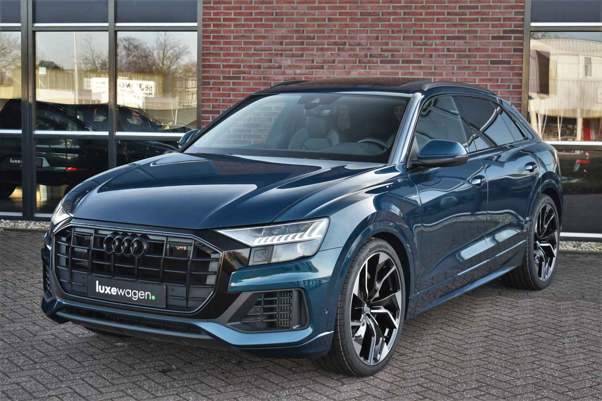 Audi Q8 55 TFSI e quattro S-Line S-zetels Pano 23inch Trekh B&O ACC Softclose - 51/86