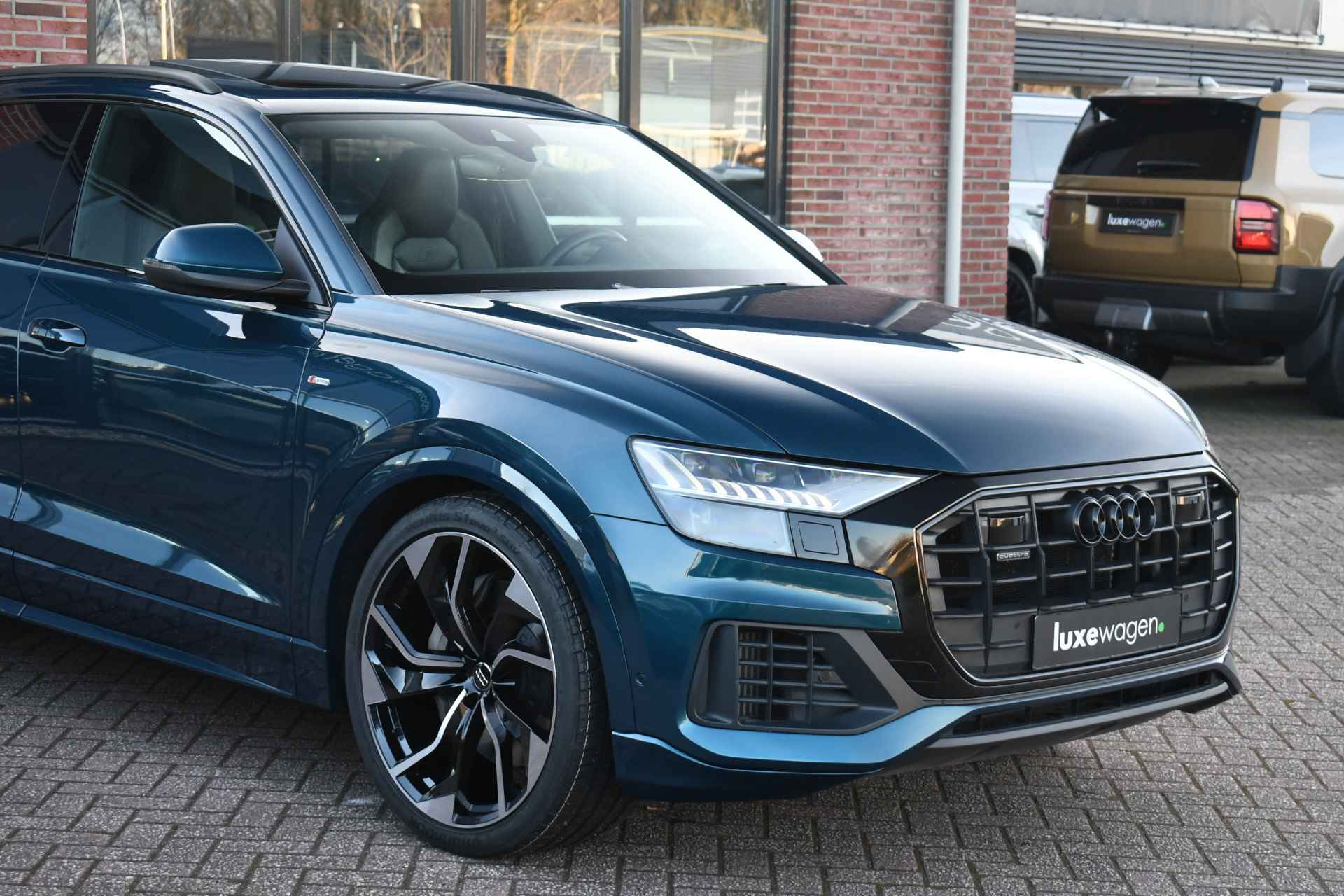 Audi Q8 55 TFSI e quattro S-Line S-zetels Pano 23inch Trekh B&O ACC Softclose - 53/86