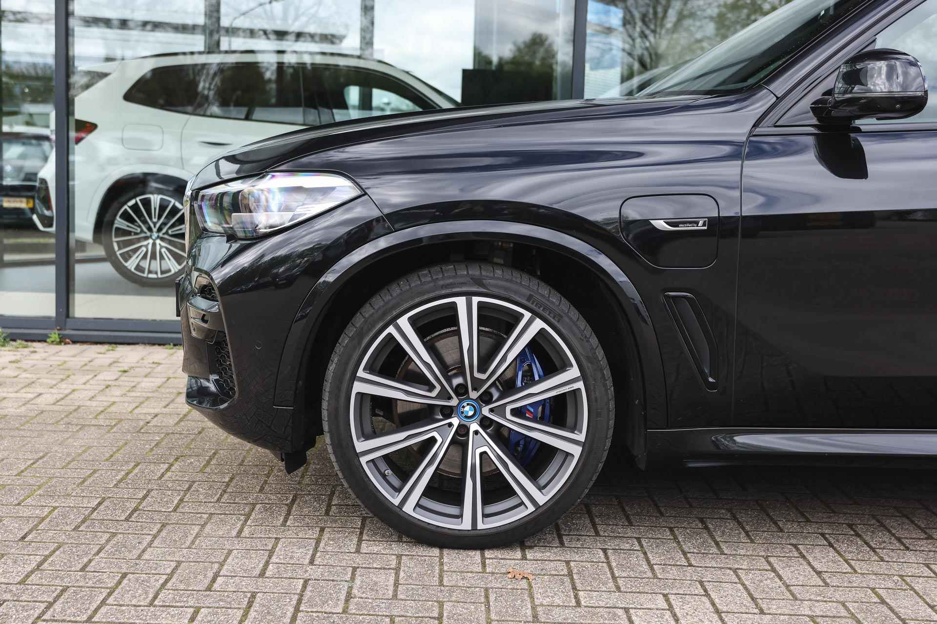 BMW X5 xDrive45e High Executive M Sport Automaat / Panoramadak / Trekhaak / Parking Assistant Plus / Soft-Close / M Multifunctionele stoelen / Head-Up - 5/44