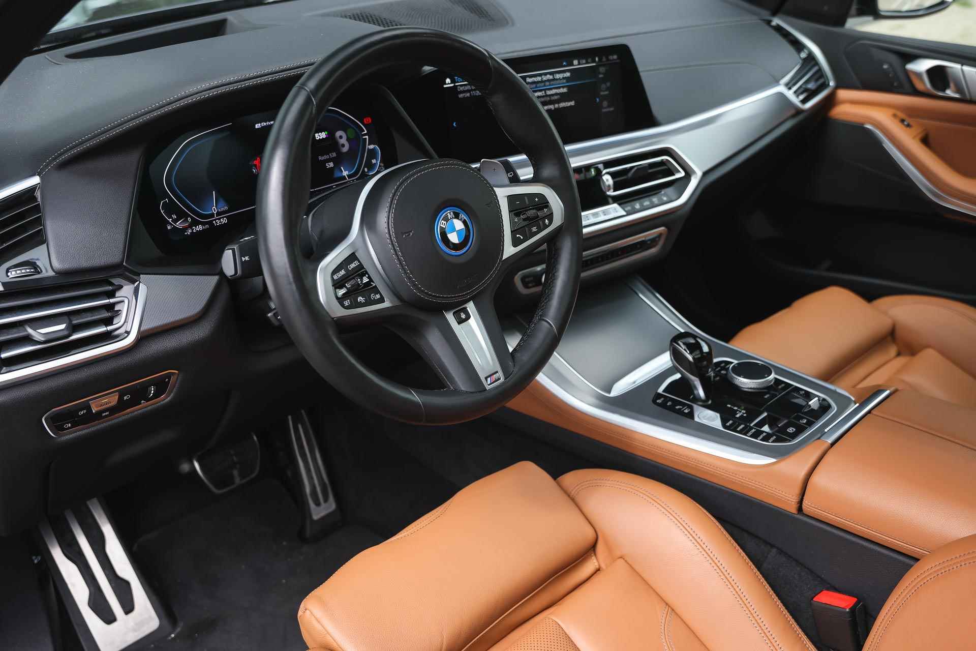 BMW X5 xDrive45e High Executive M Sport Automaat / Panoramadak / Trekhaak / Parking Assistant Plus / Soft-Close / M Multifunctionele stoelen / Head-Up - 10/44