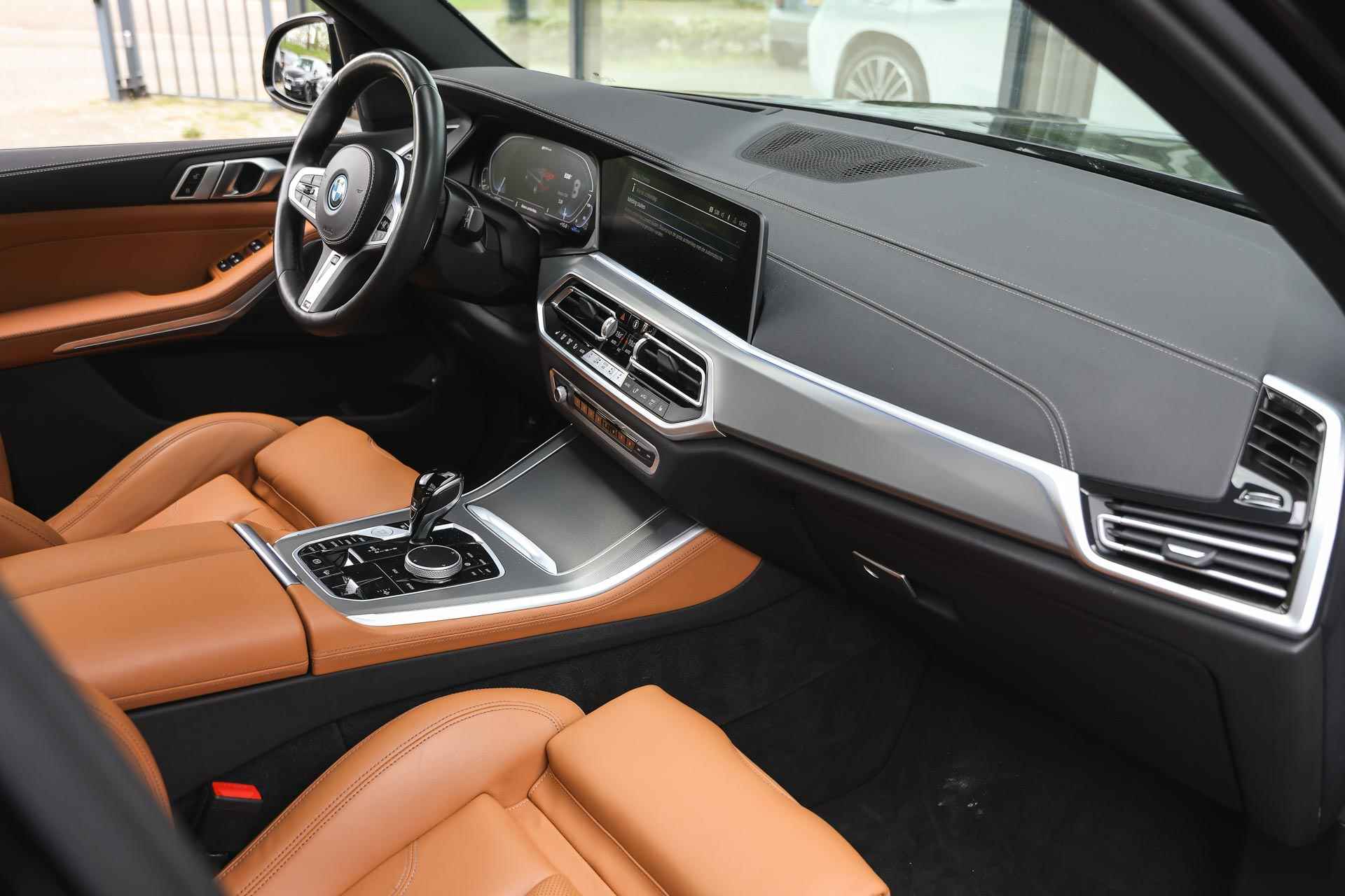 BMW X5 xDrive45e High Executive M Sport Automaat / Panoramadak / Trekhaak / Parking Assistant Plus / Soft-Close / M Multifunctionele stoelen / Head-Up - 11/44
