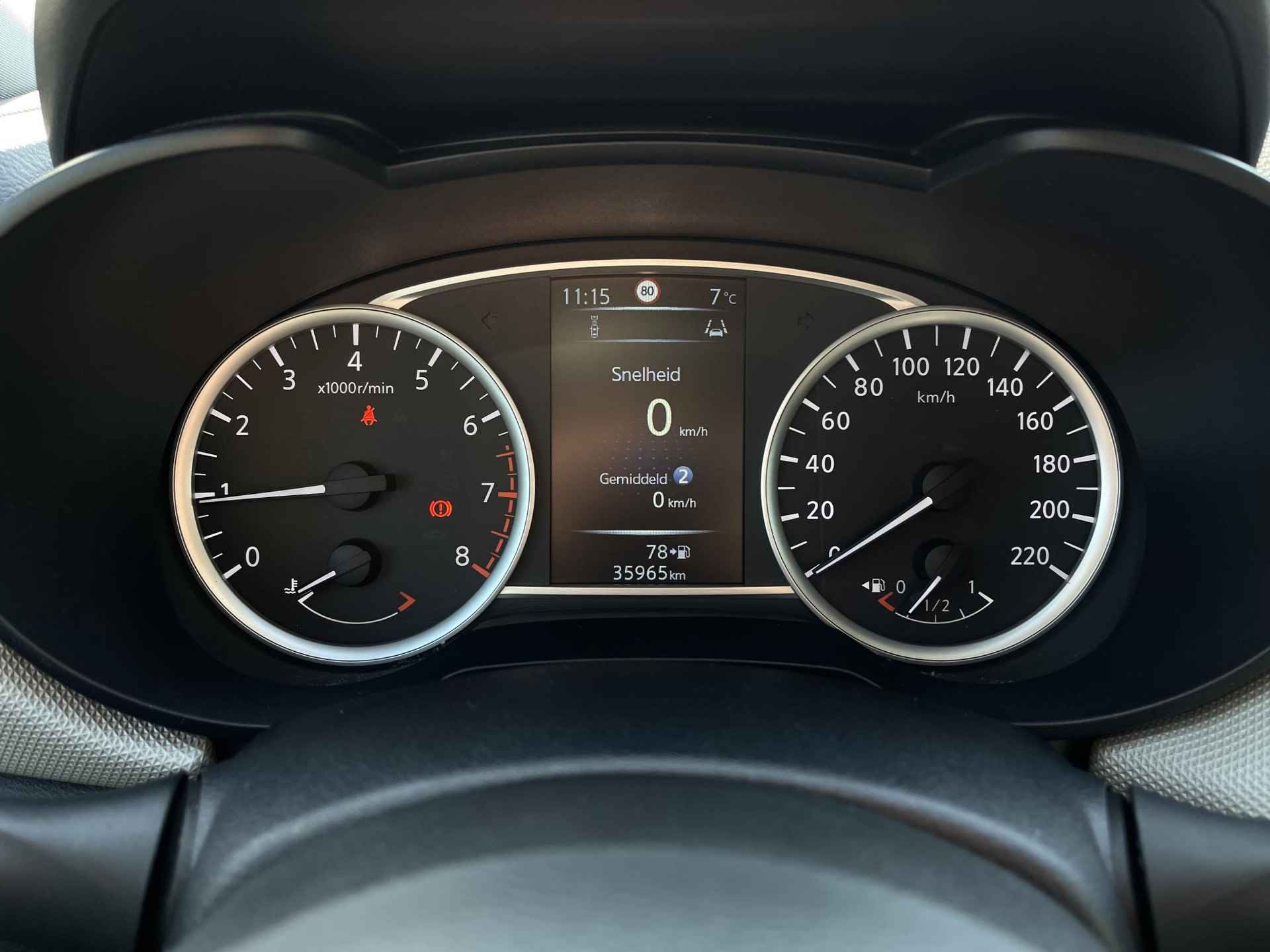 Nissan Micra 0.9 IG-T N-Way | Navigatie | Park. Sensor | Keyless Entry | Cruise & Climate Control | DAB | Rijklaarprijs! - 28/29
