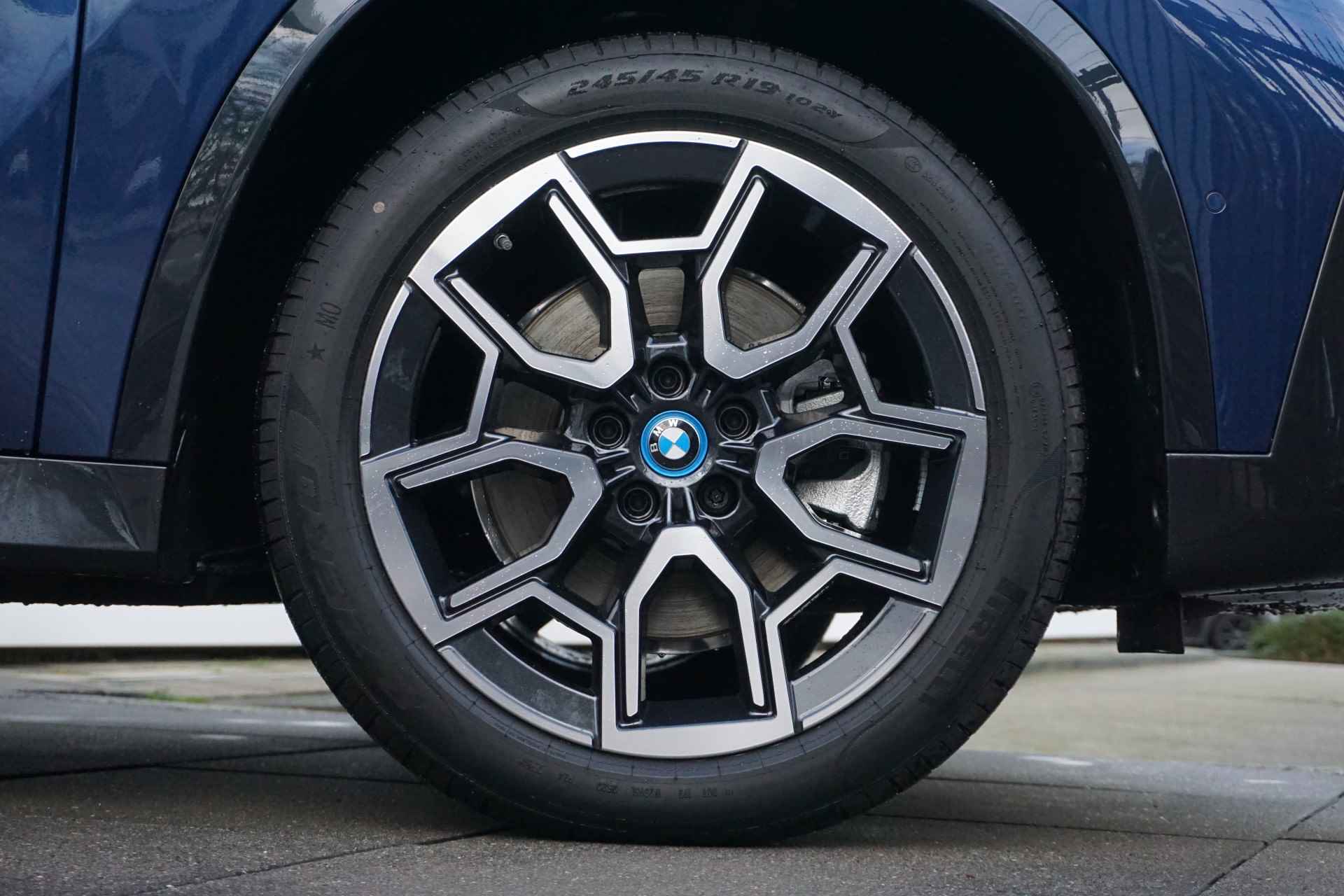 BMW iX1 xDrive30 X Line Premium Pack / Driving Assistant Plus / 19" LMV / Stuurwielverwarming - 6/32