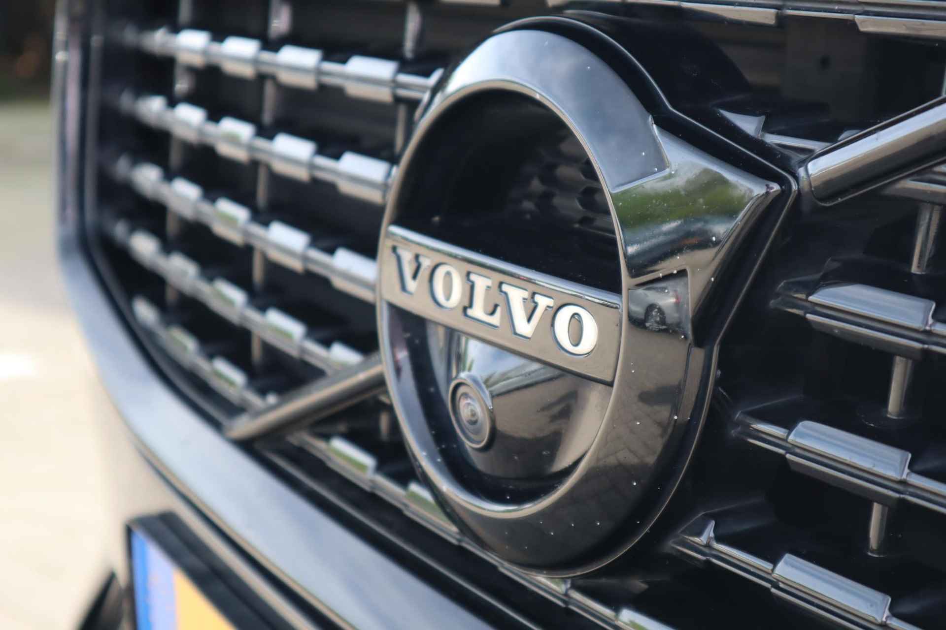 Volvo S60 2.0 B4 R-Design | Black Edition | Massage | Bowers & Wilkins | FULL OPTION | BTW | Vos geleverd & onderhouden | Schuifdak - 14/35