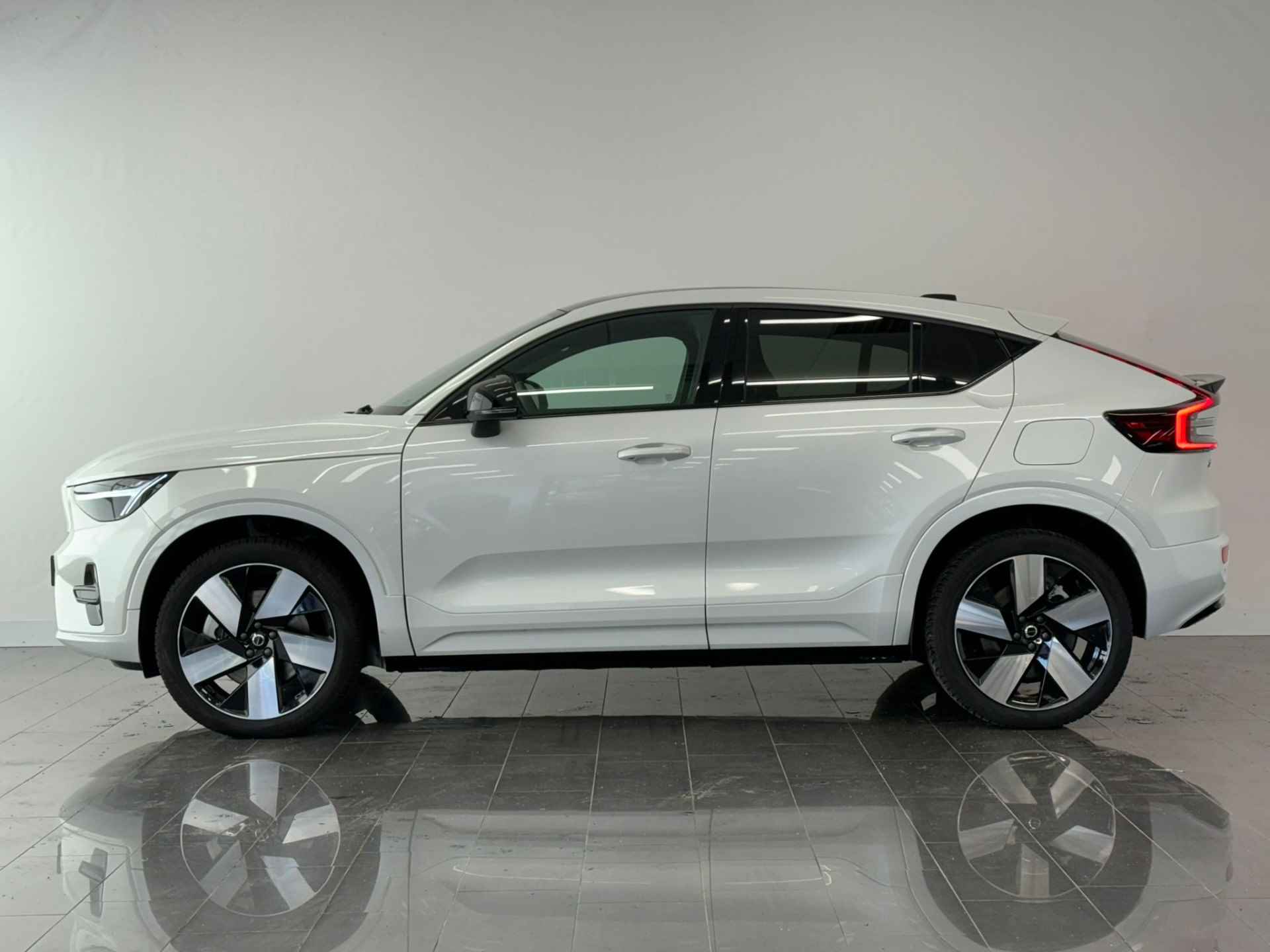 Volvo C40 Recharge Plus 69 kWh | Exterieur pack | Keyless | Alarm | 20" velgen | Warmtepomp | Cruise Adaptief | BLIS | - 3/42