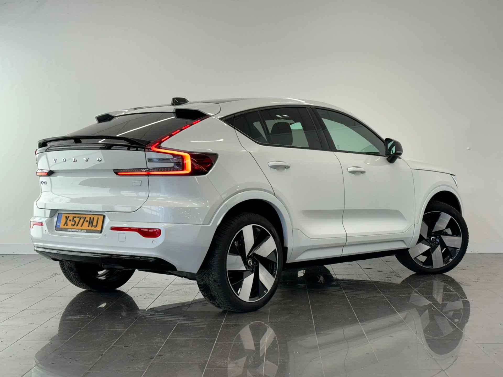 Volvo C40 Recharge Plus 69 kWh | Exterieur pack | Keyless | Alarm | 20" velgen | Warmtepomp | Cruise Adaptief | BLIS | - 4/42