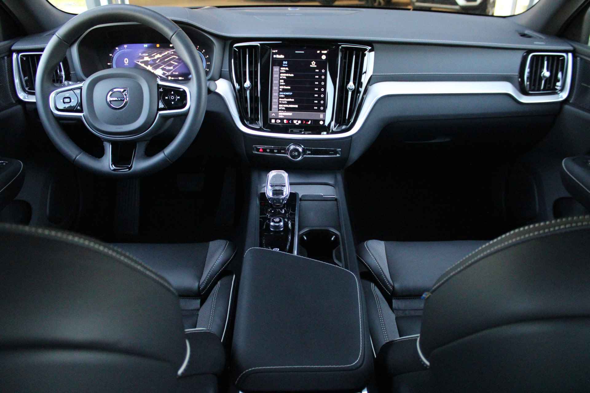 Volvo S60 B4 Ultimate Dark | Sportstoel | 360° Camera | Head-Up Display | Harman/Kardon | Adaptive Cruise | Panoramadak | Elektrische Stoe - 11/46