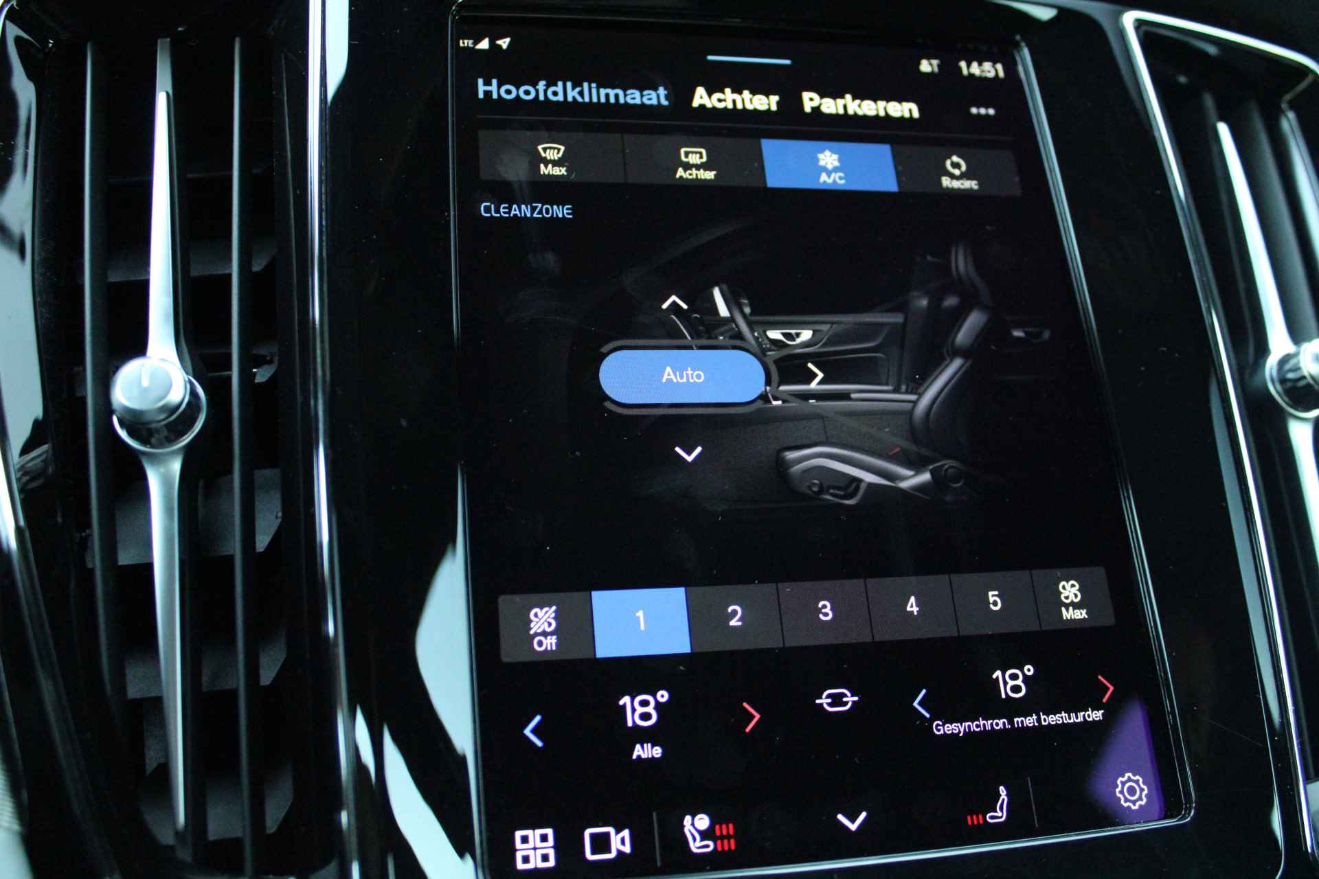 Volvo S60 B4 Ultimate Dark | Sportstoel | 360° Camera | Head-Up Display | Harman/Kardon | Adaptive Cruise | Panoramadak | Elektrische Stoe - 19/46