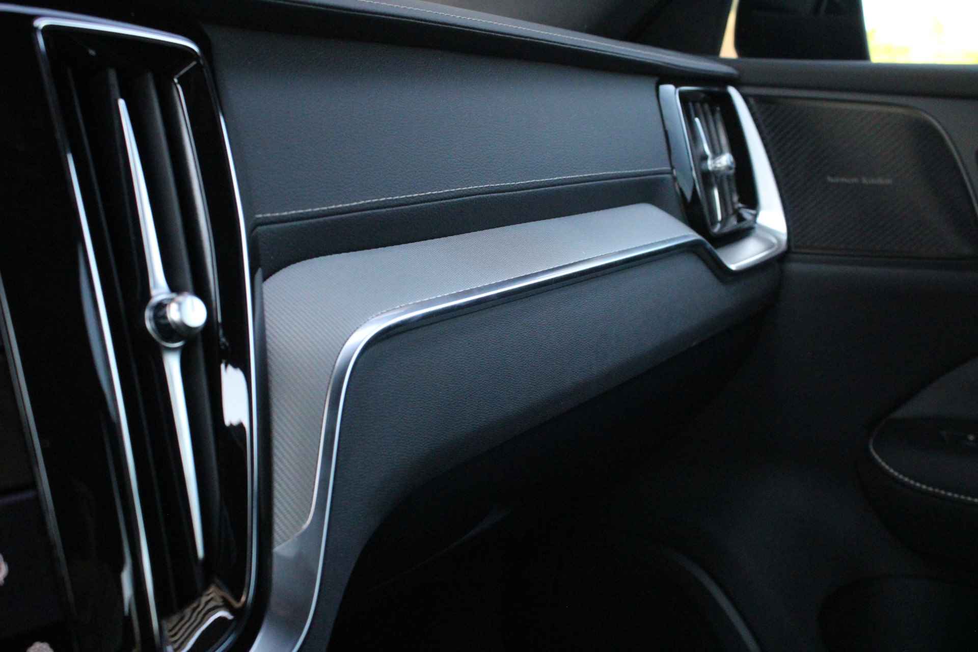 Volvo S60 B4 Ultimate Dark | Sportstoel | 360° Camera | Head-Up Display | Harman/Kardon | Adaptive Cruise | Panoramadak | Elektrische Stoe - 28/46