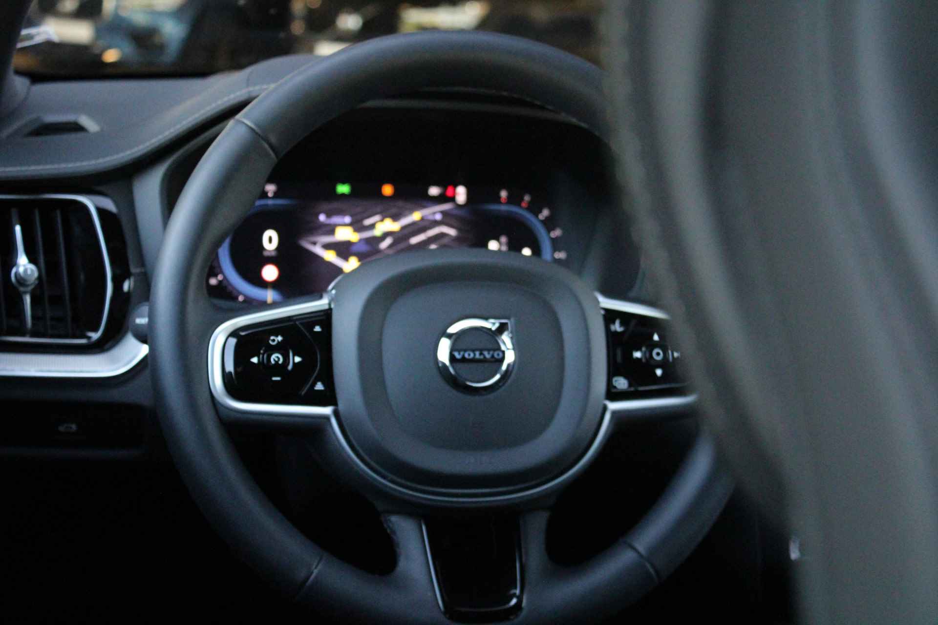 Volvo S60 B4 Ultimate Dark | Sportstoel | 360° Camera | Head-Up Display | Harman/Kardon | Adaptive Cruise | Panoramadak | Elektrische Stoe - 29/46