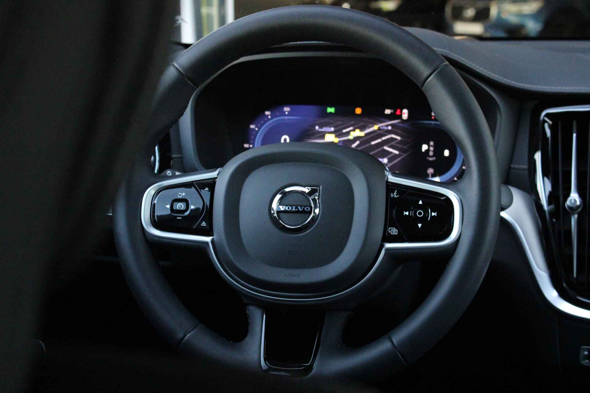 Volvo S60 B4 Ultimate Dark | Sportstoel | 360° Camera | Head-Up Display | Harman/Kardon | Adaptive Cruise | Panoramadak | Elektrische Stoe - 30/46