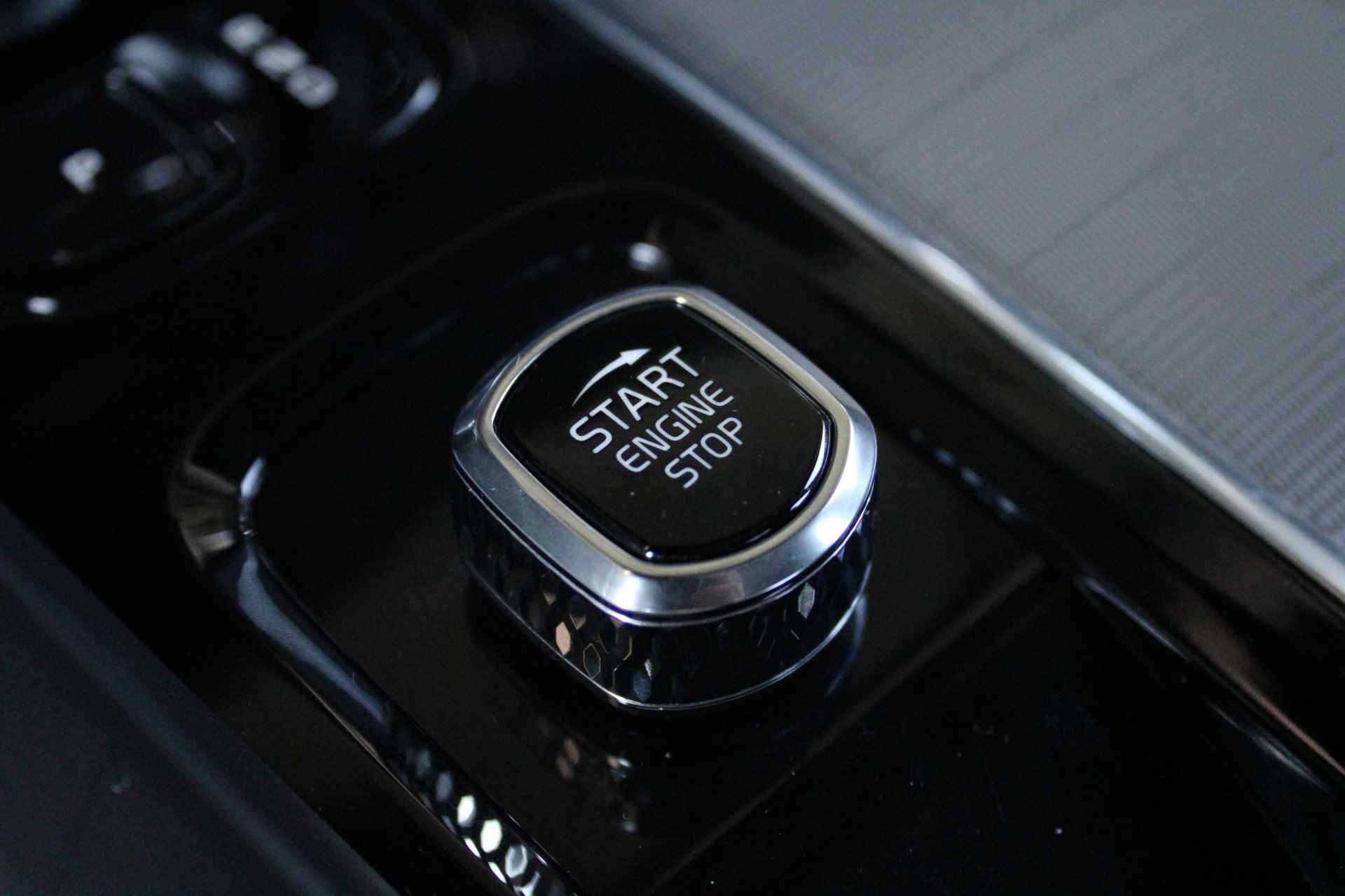 Volvo S60 B4 Ultimate Dark | Sportstoel | 360° Camera | Head-Up Display | Harman/Kardon | Adaptive Cruise | Panoramadak | Elektrische Stoe - 41/46