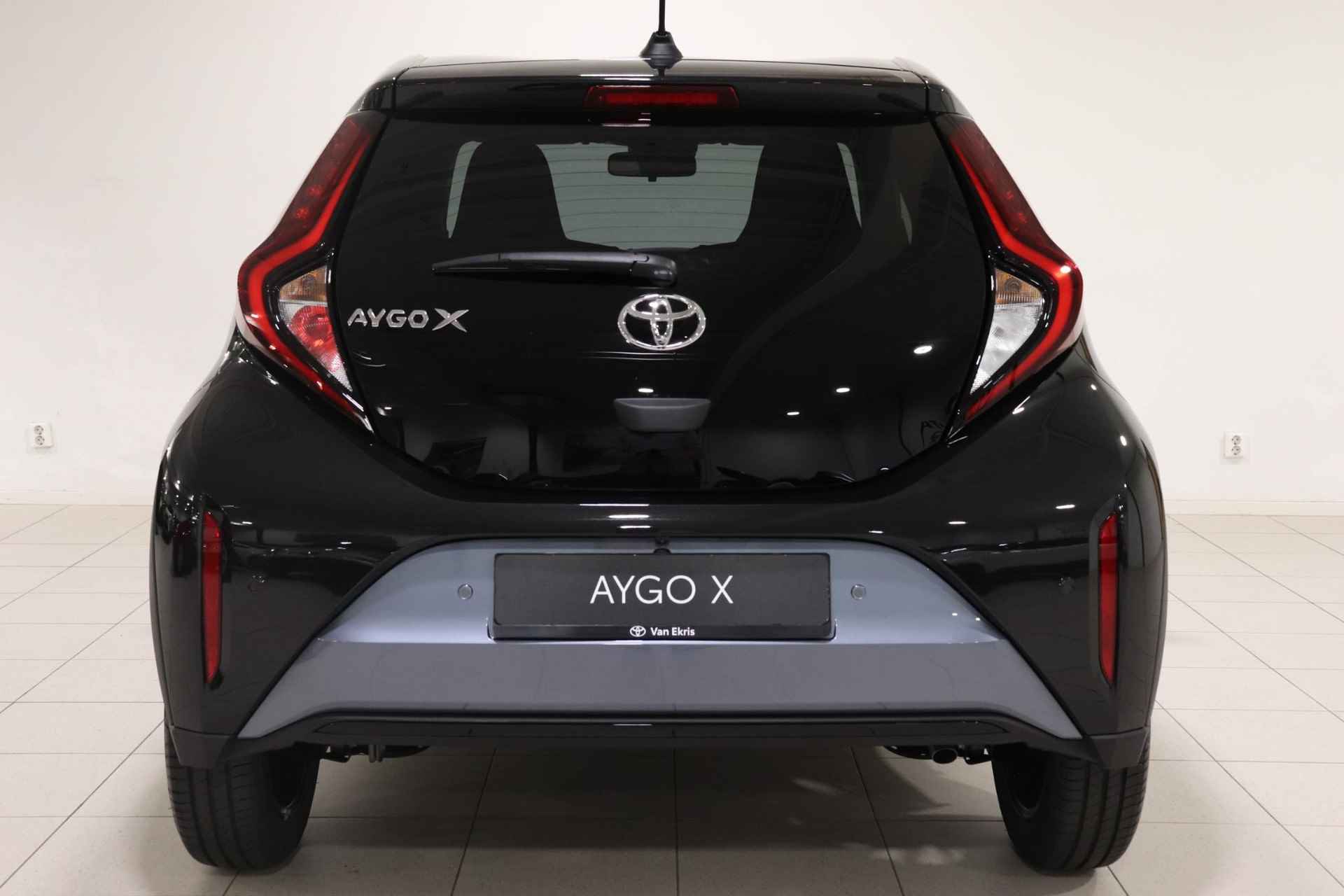 Toyota Aygo X 1.0 VVT-i MT Premium, €1000,- Inruilpremie, Draadloos Apple Carplay & Android Auto, Stoelverwarming, Parkeersensoren voor & achter! - 4/34