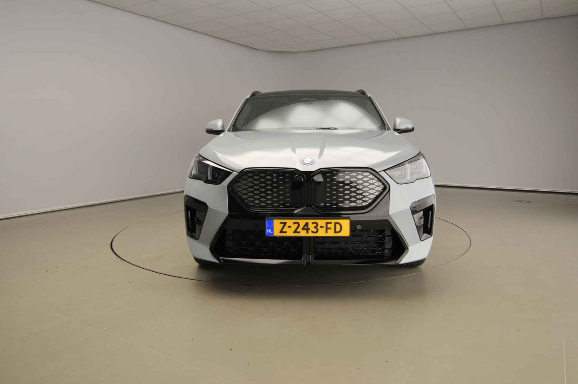 BMW iX2 xDrive30 |M-Sportpakket | LED | HUD | Trekhaak | Schuifdak | Elektr. zetels | DAB | Harman-kardon sound | Alu 20 inch - 4/40