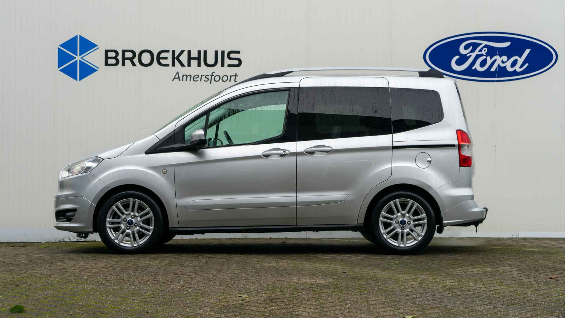 Ford Tourneo Courier 1.0 EcoBoost 100PK Titanium | Navigatie | Trekhaak | Parkeersensoren | Cruise Control - 3/27