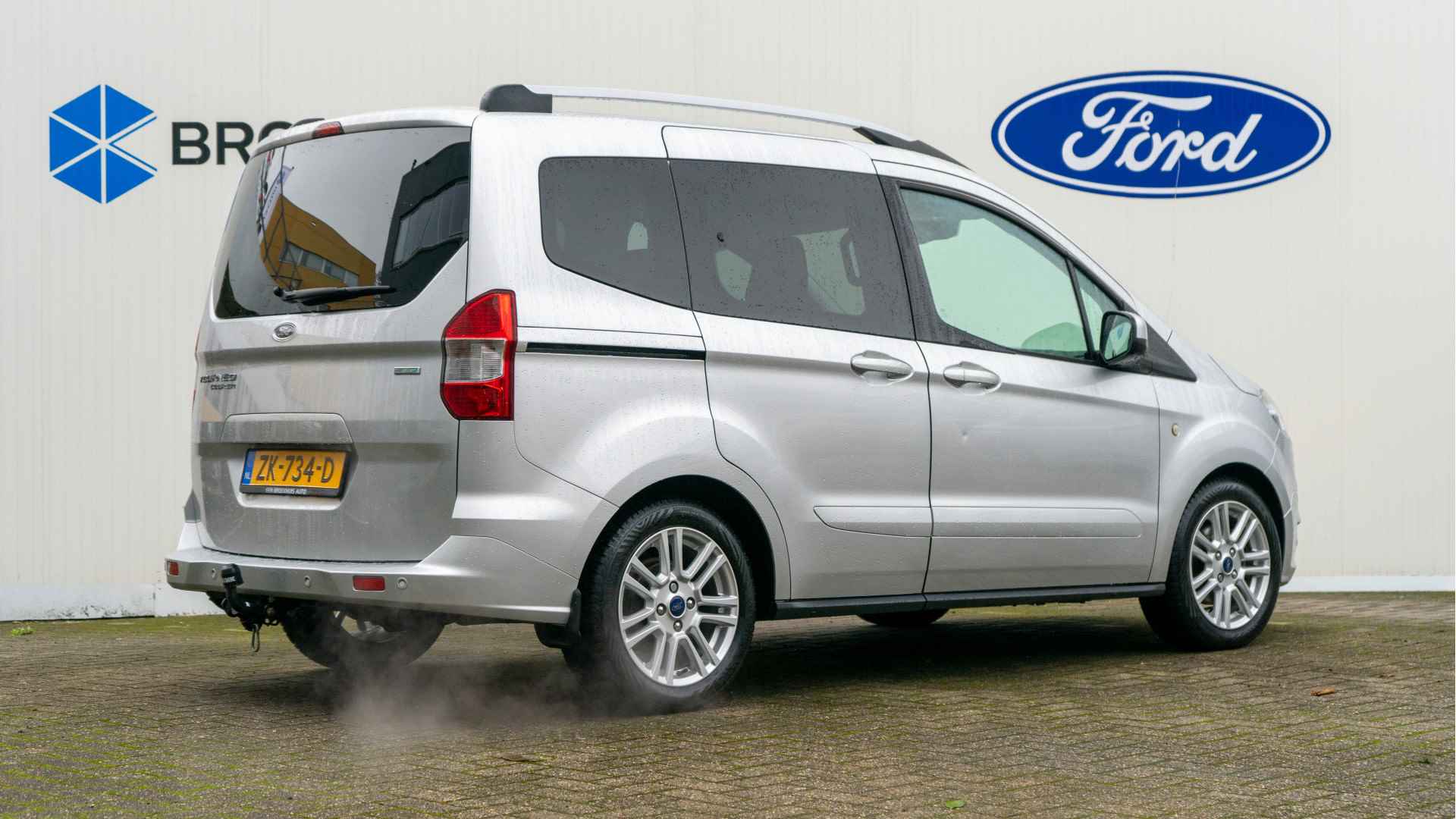 Ford Tourneo Courier 1.0 EcoBoost 100PK Titanium | Navigatie | Trekhaak | Parkeersensoren | Cruise Control - 4/27